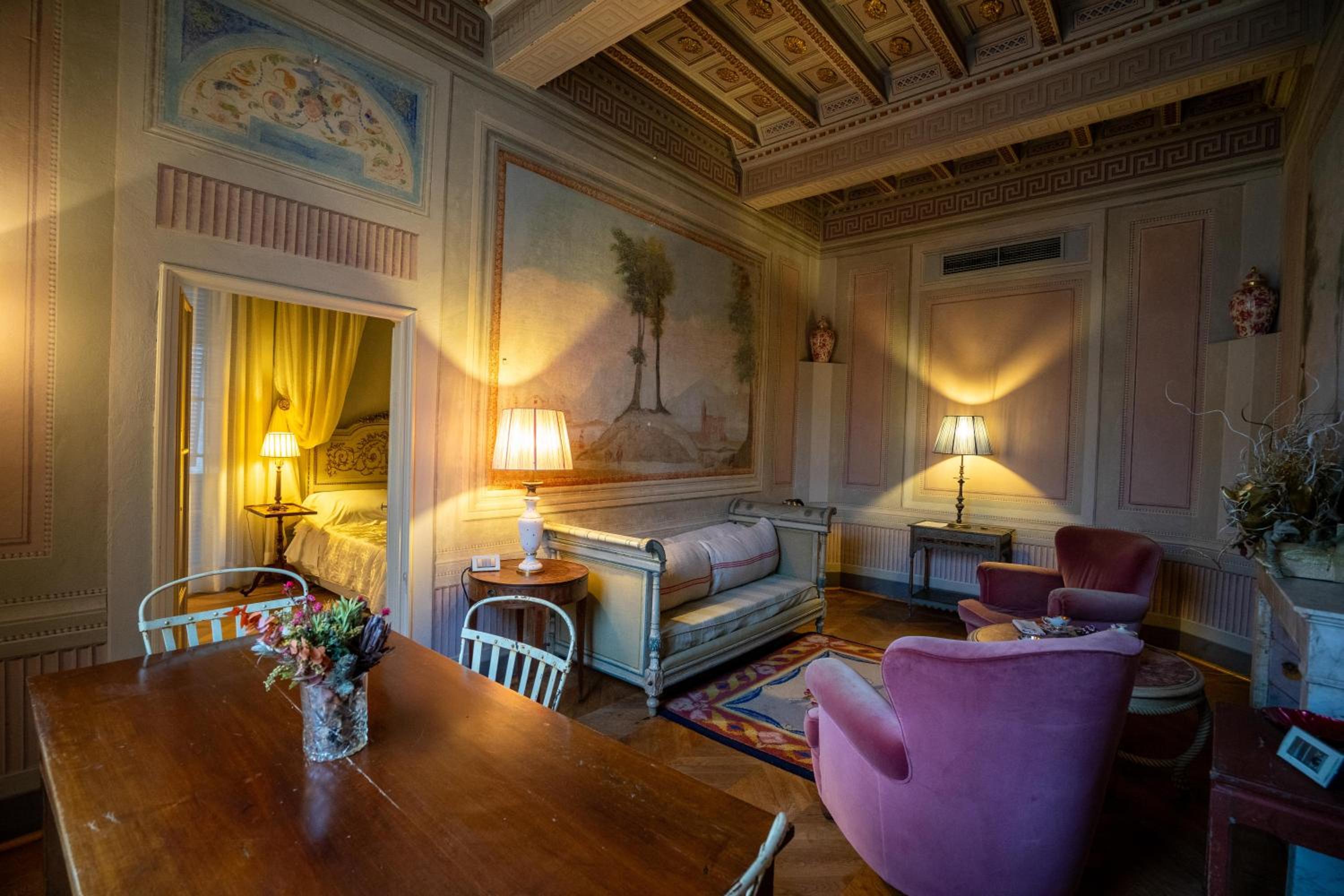 Deluxe Queen Suite - Photo 1