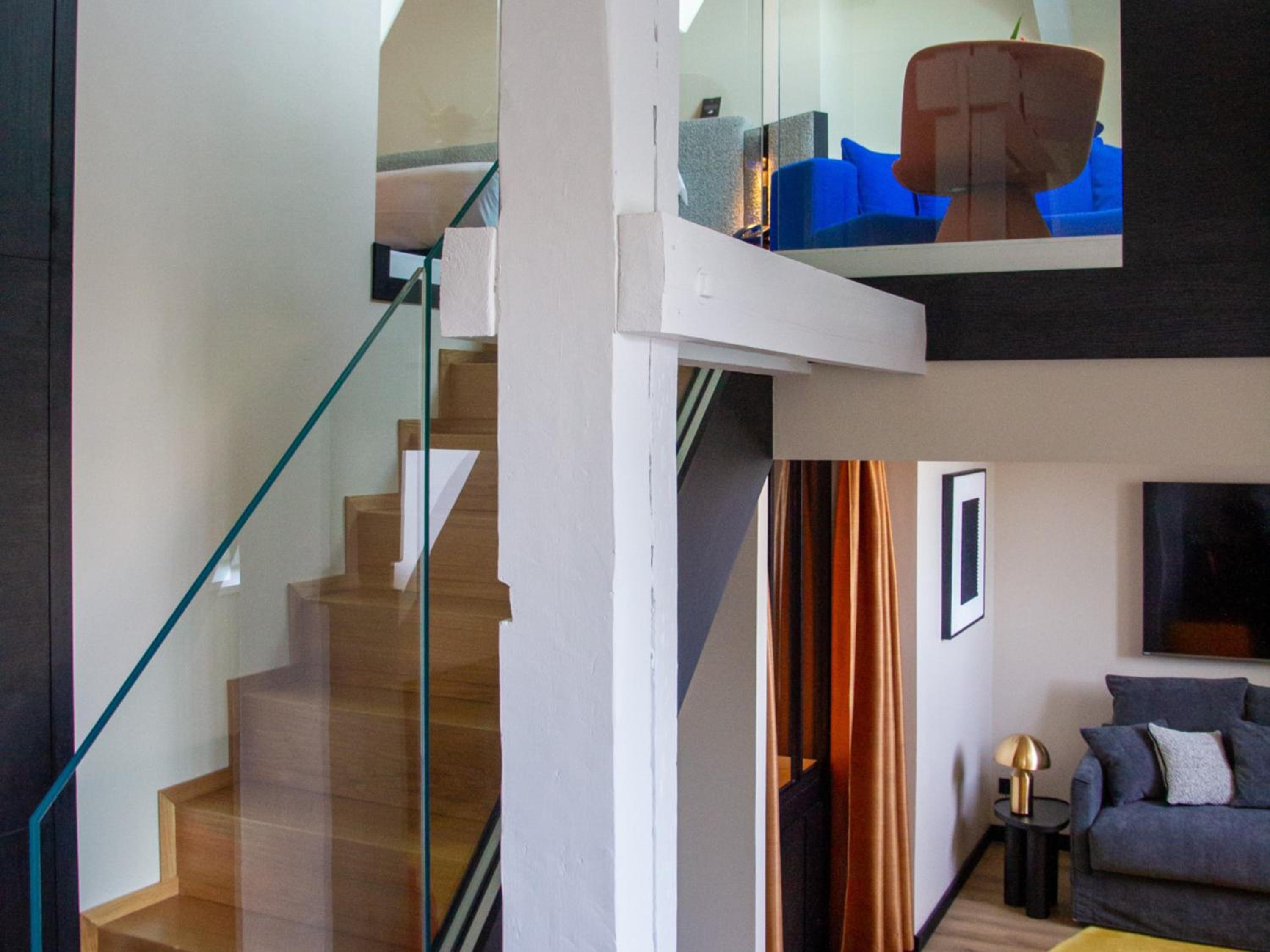 Duplex Apartment Suite - Photo 9