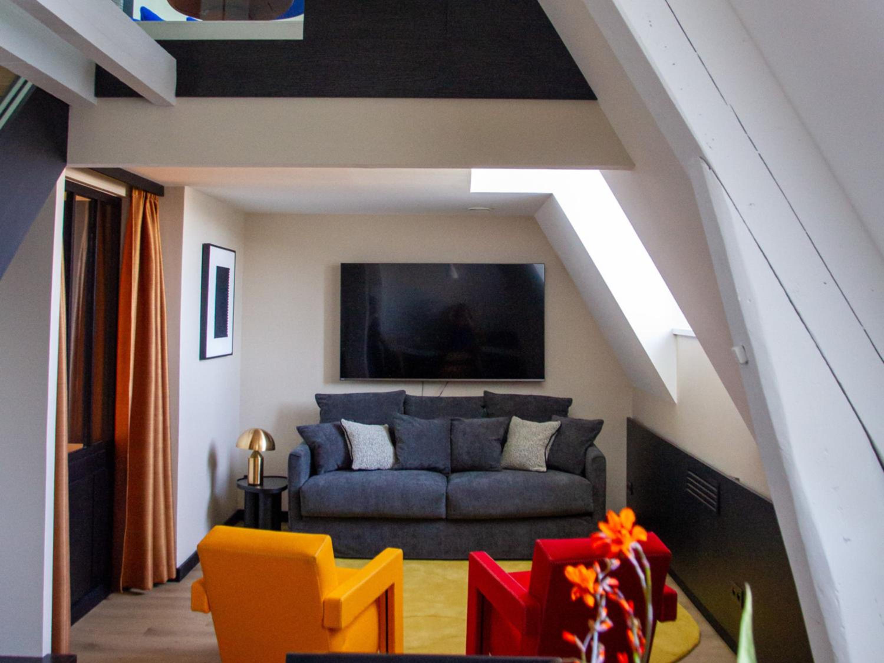 Duplex Apartment Suite - Photo 5