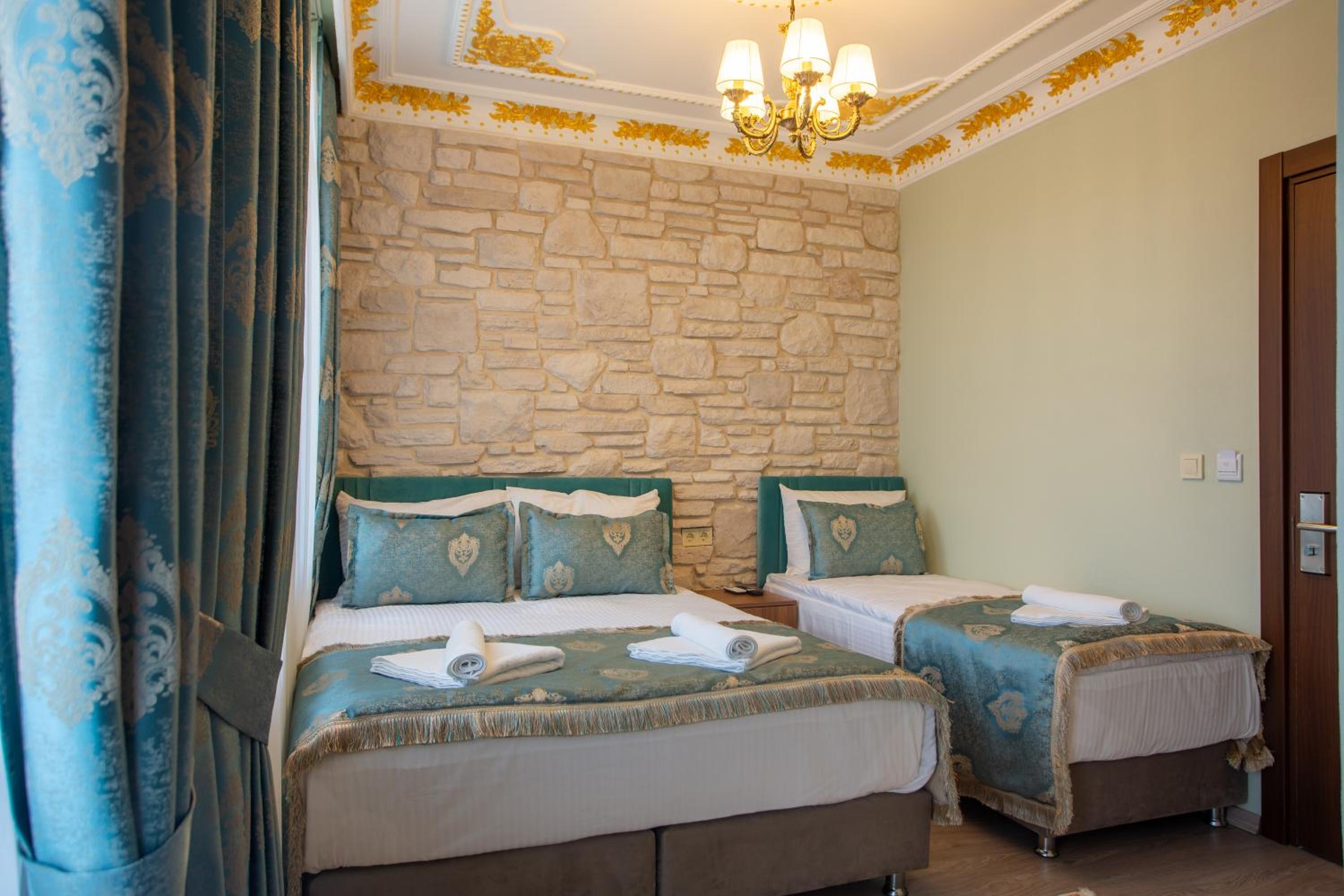 Deluxe Triple Room with Sea View photo 2