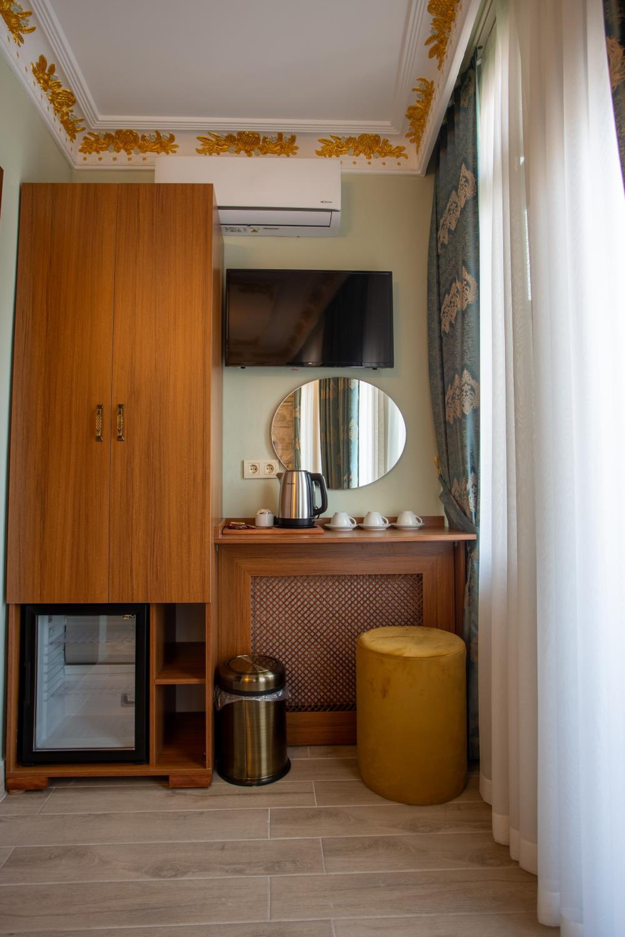 Deluxe Triple Room with Sea View photo 3