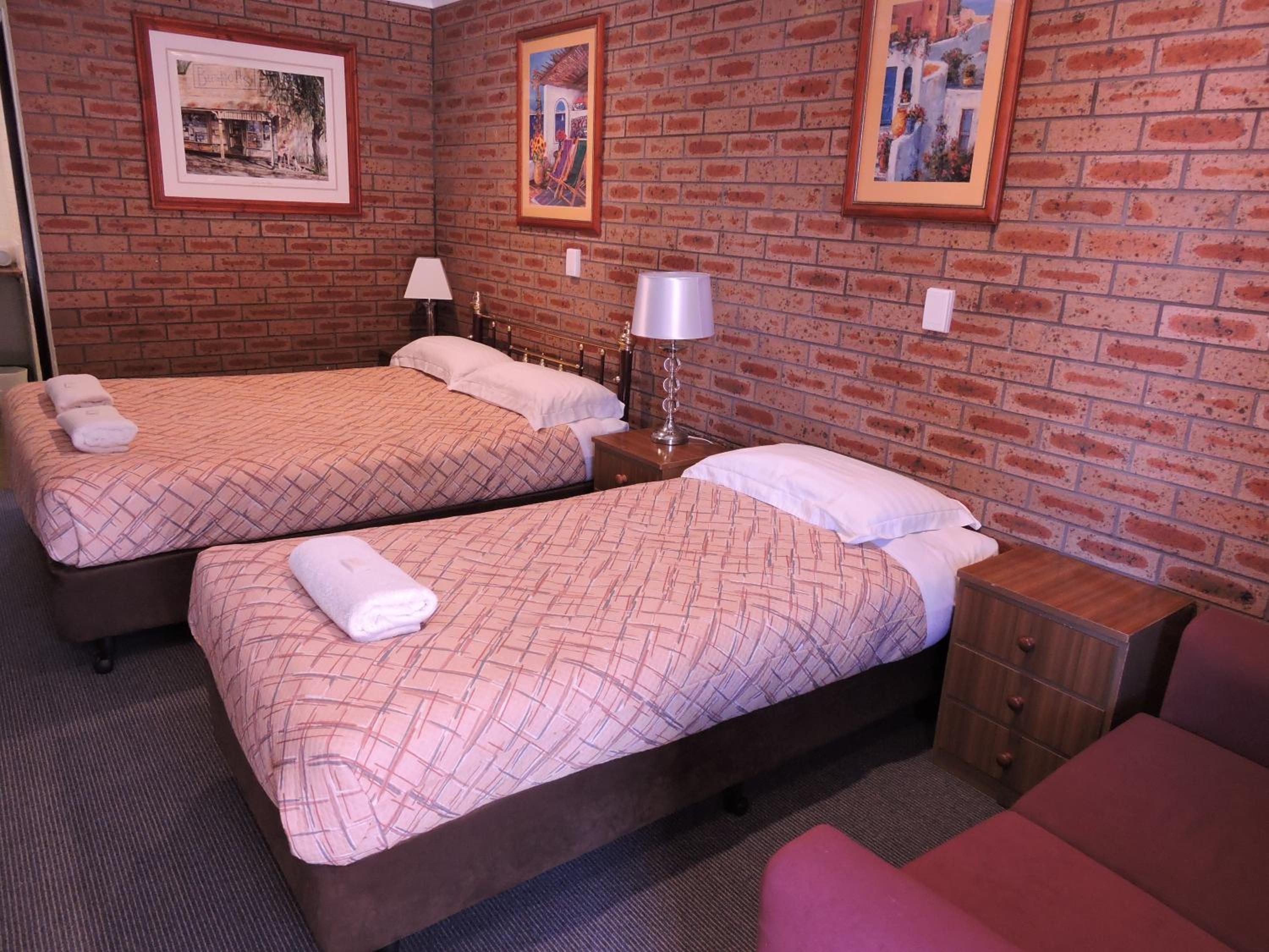 One-Bedroom Family Suite photo 2