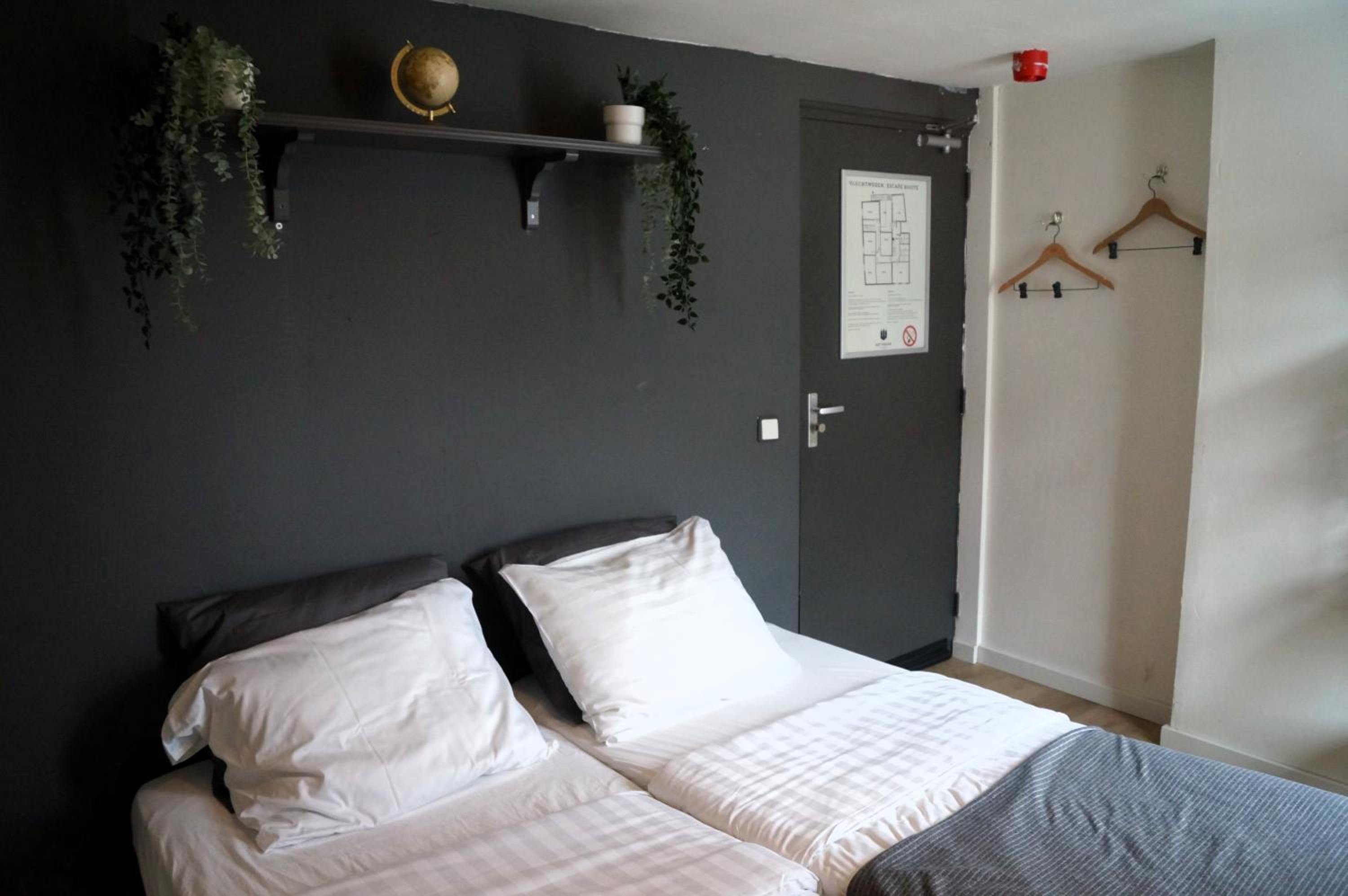 Double Room with Shared Bathroom photo 3