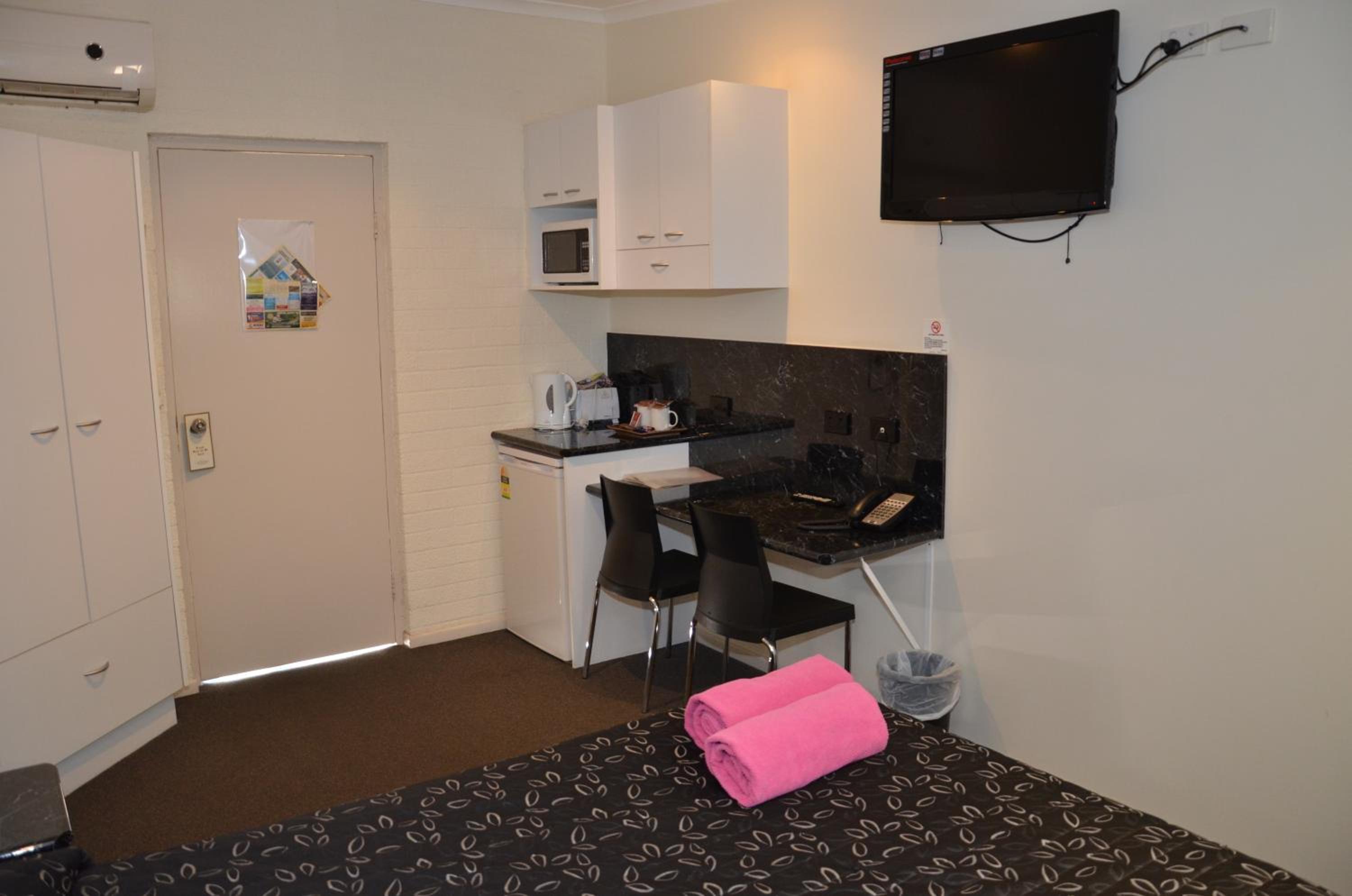 Queen Room photo 3