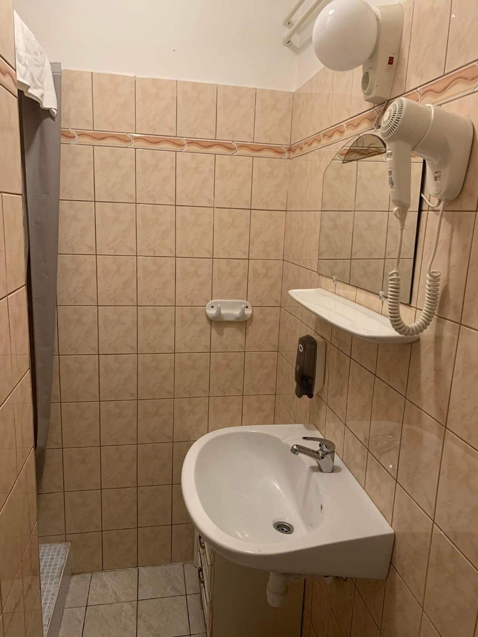 Double Room - Photo 8