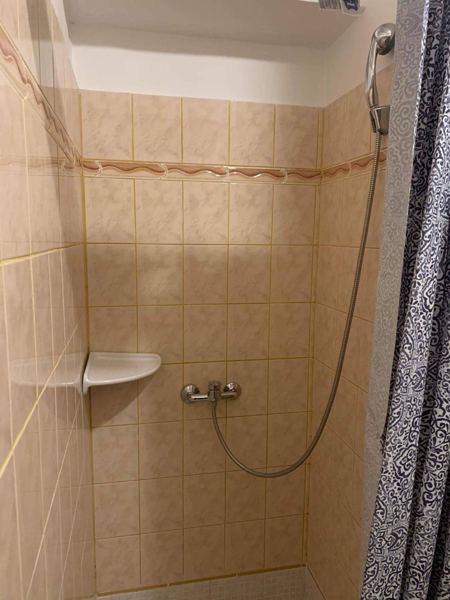 Double Room - Photo 9