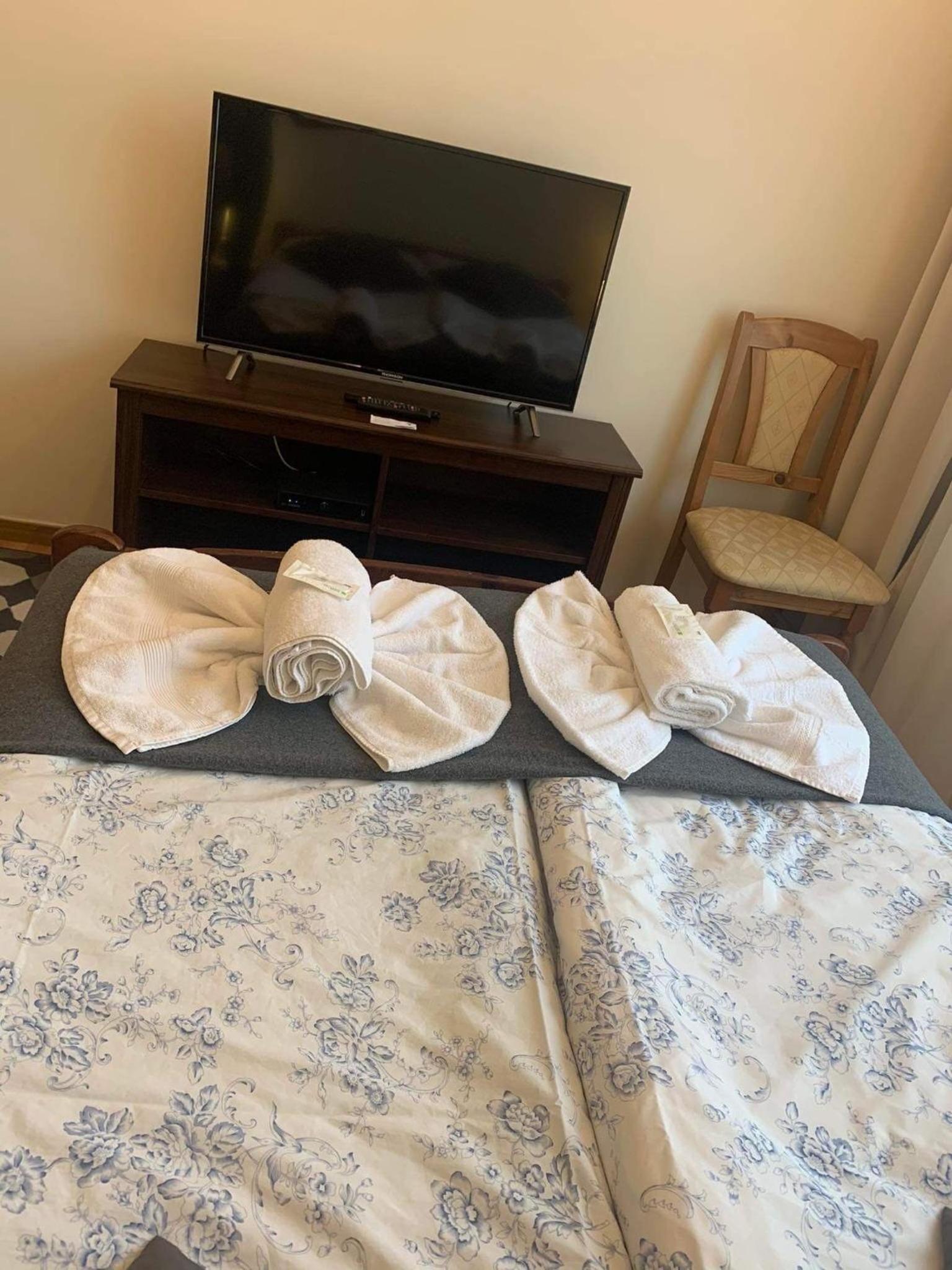 Double Room - Photo 6