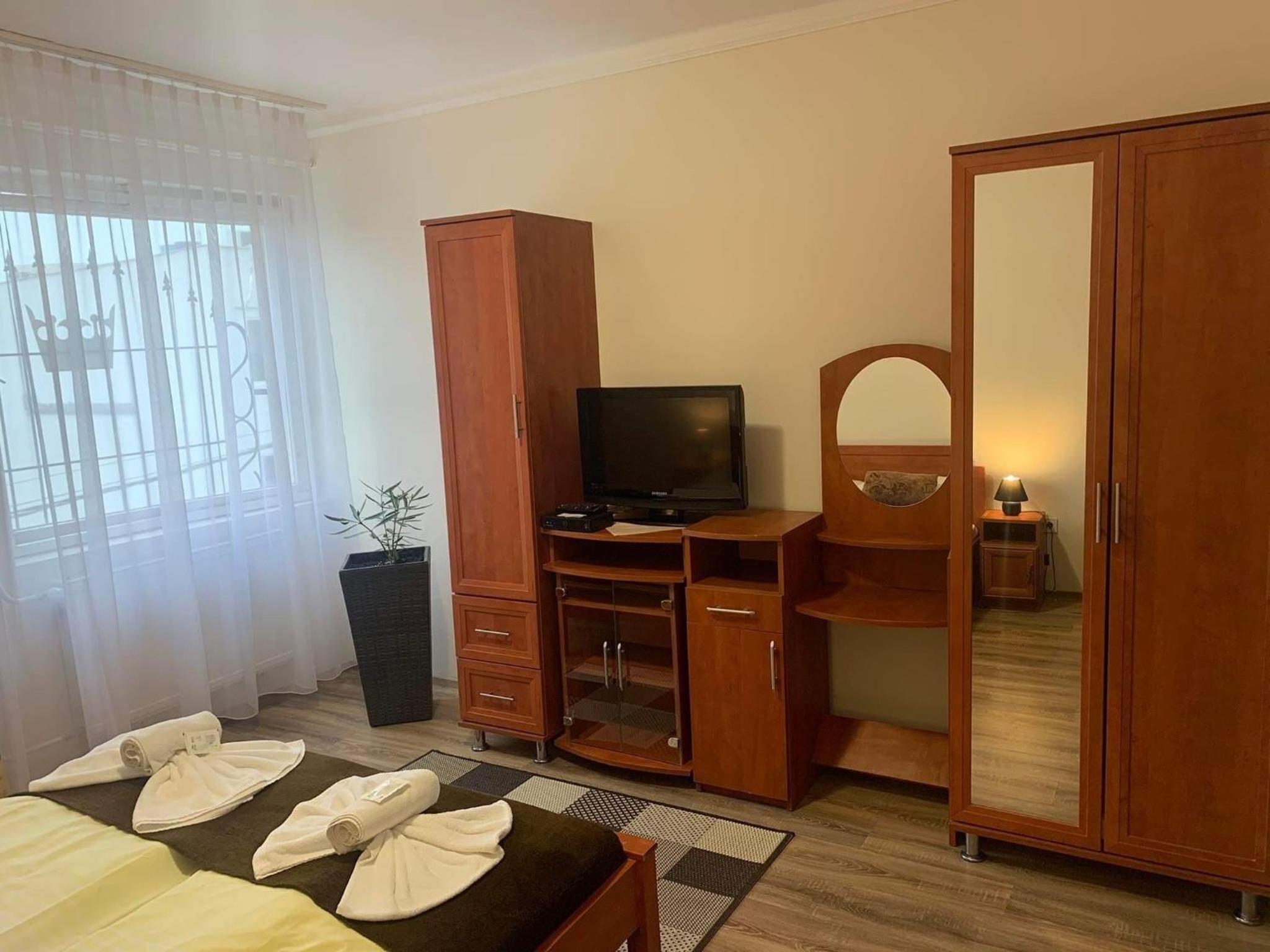 Double Room - Photo 12