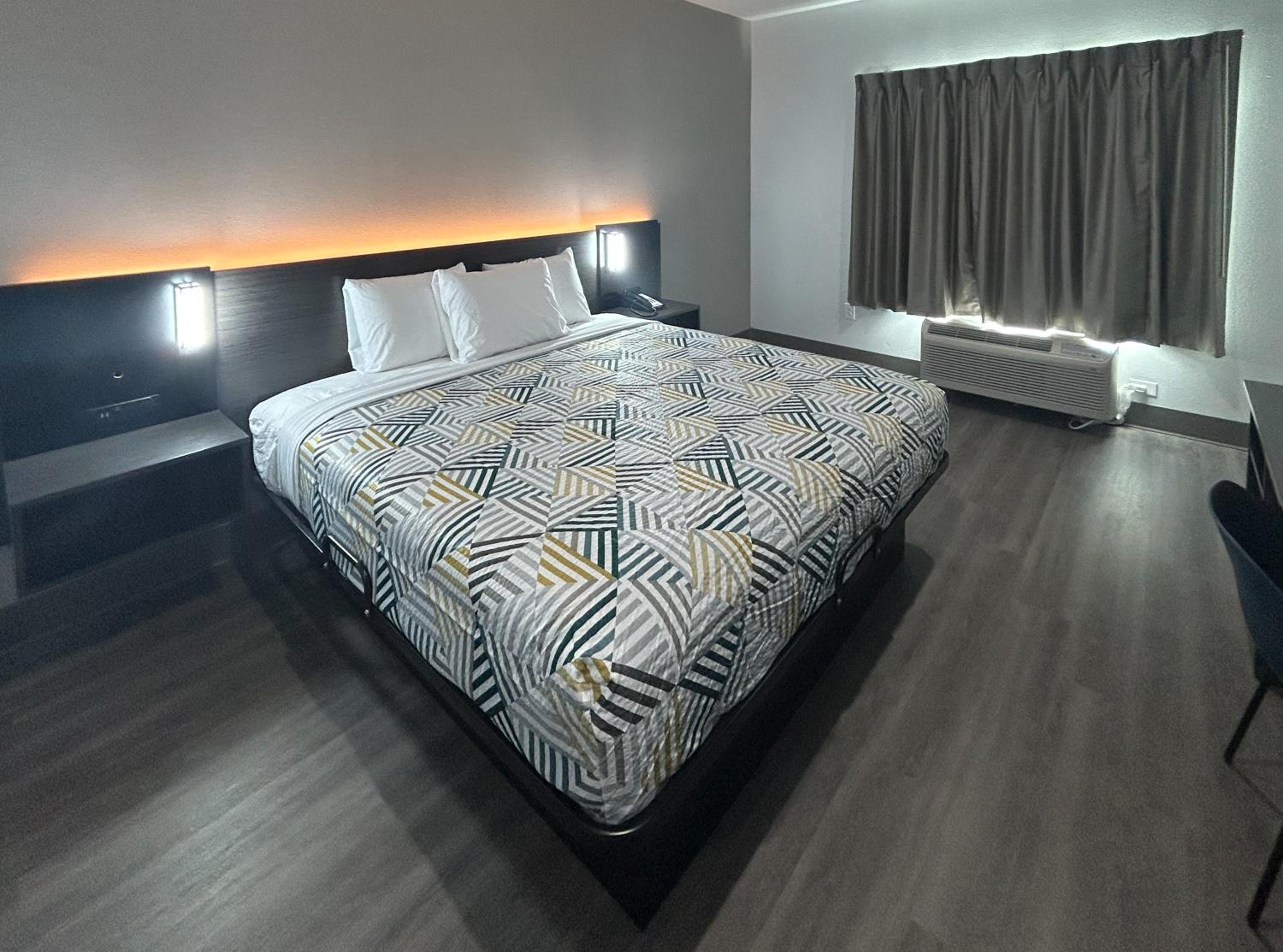 King Room - Disability Access - Photo 10