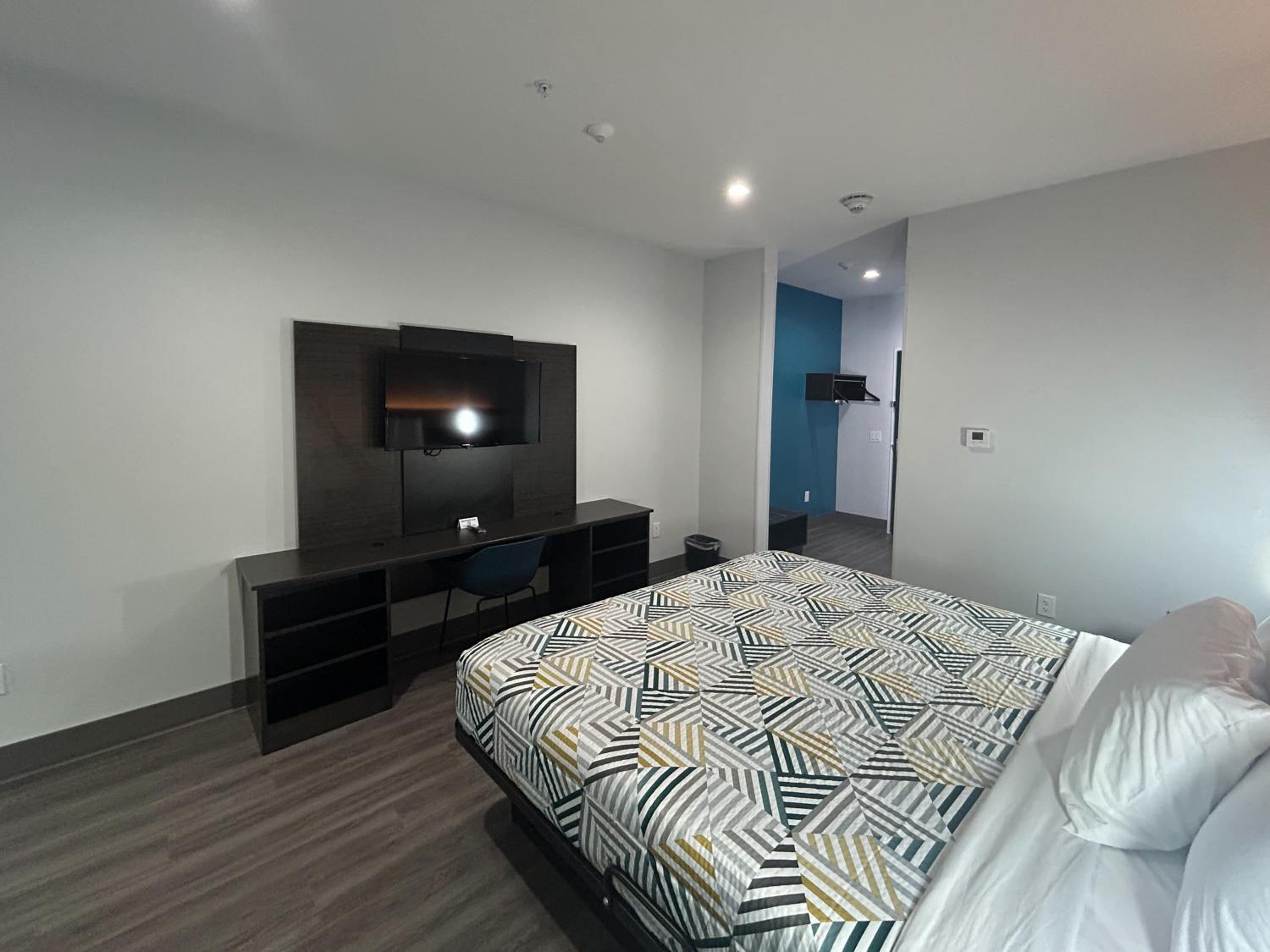 King Room - Disability Access - Photo 9
