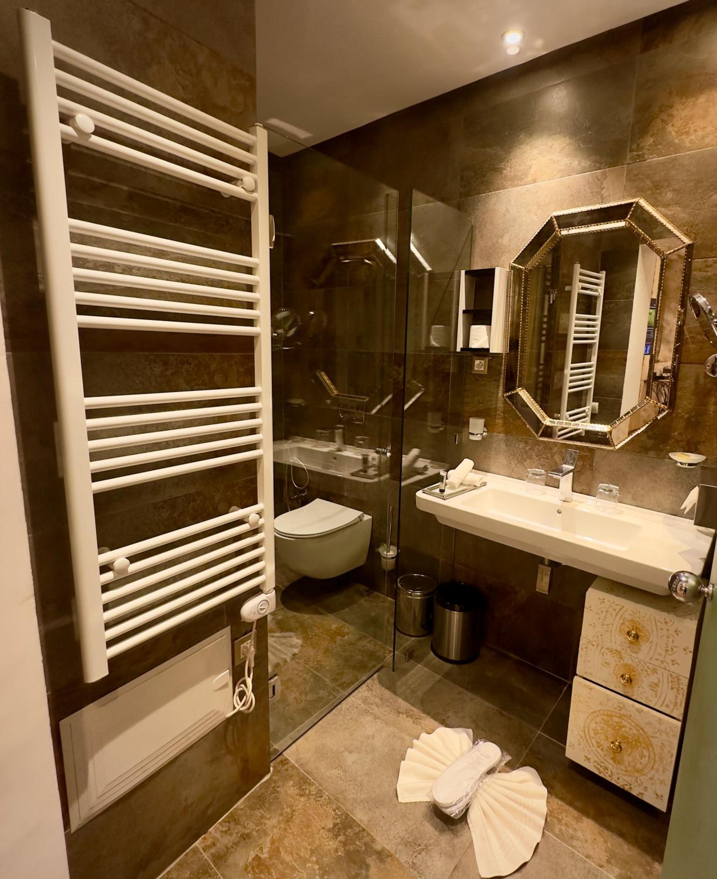 Junior Suite - Photo 11