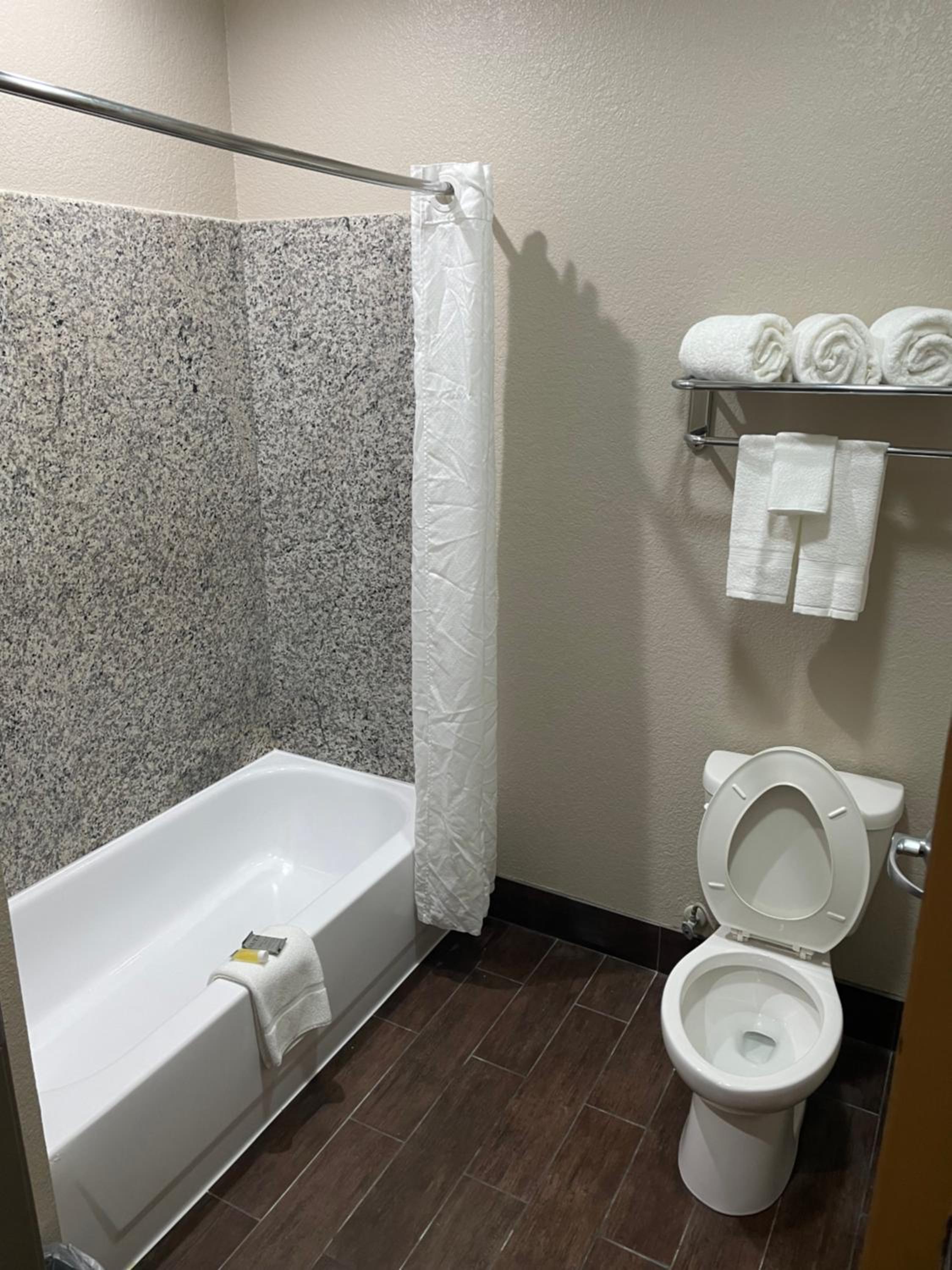 King Room - Non-Smoking - Photo 3