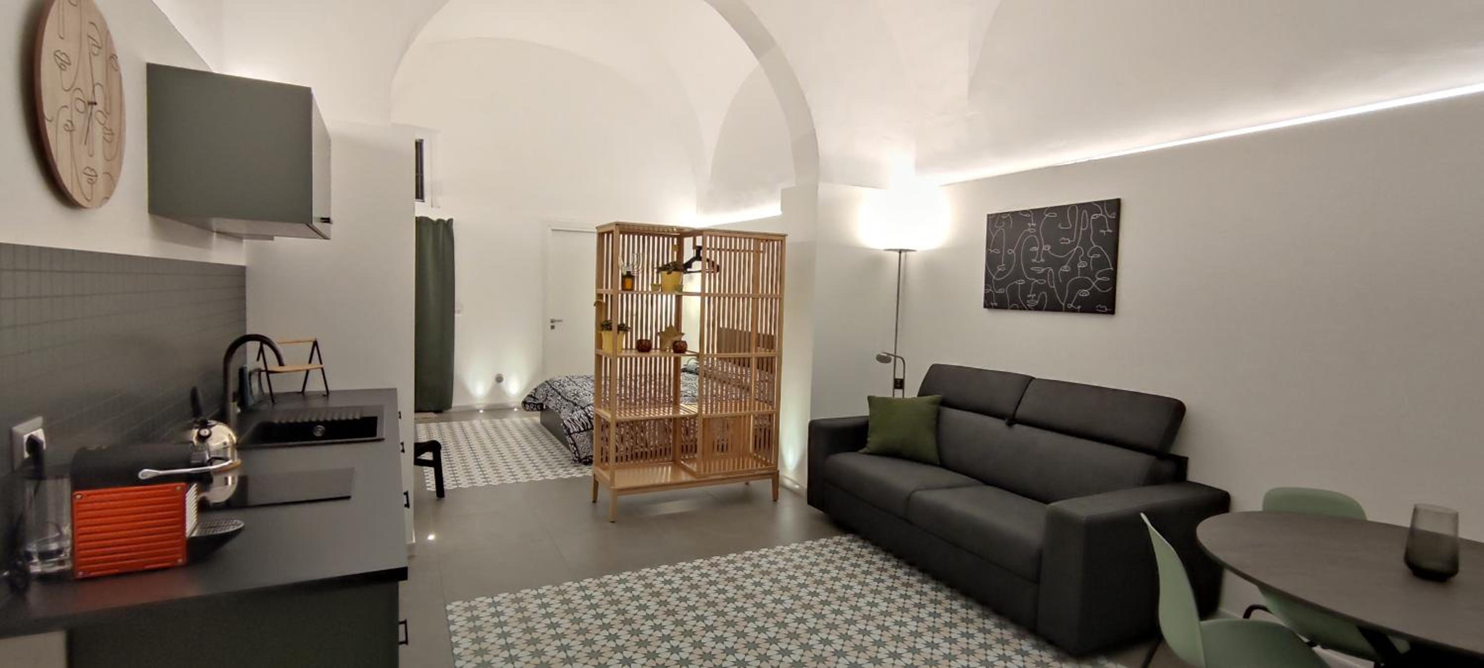 One-Bedroom Apartment photo 1