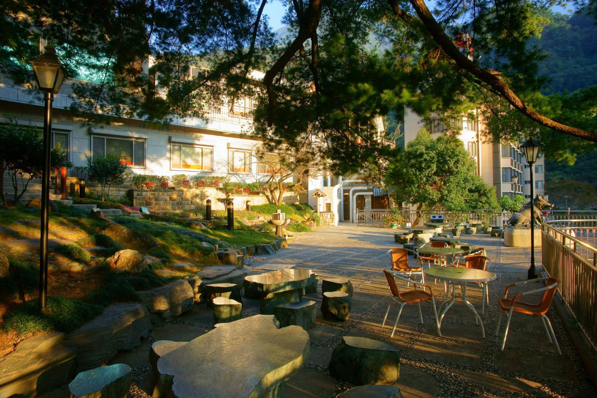 Quadruple Room with Mountain View photo 2