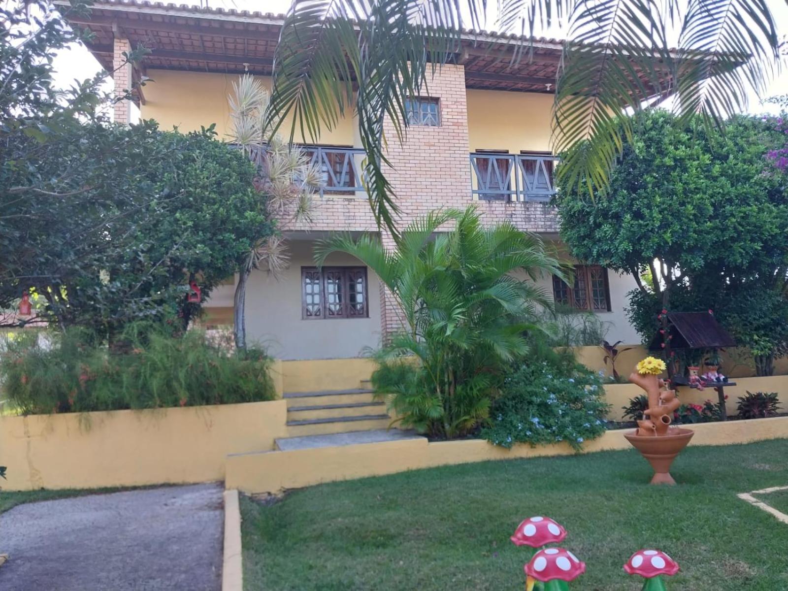 Eight-Bedroom House photo 2