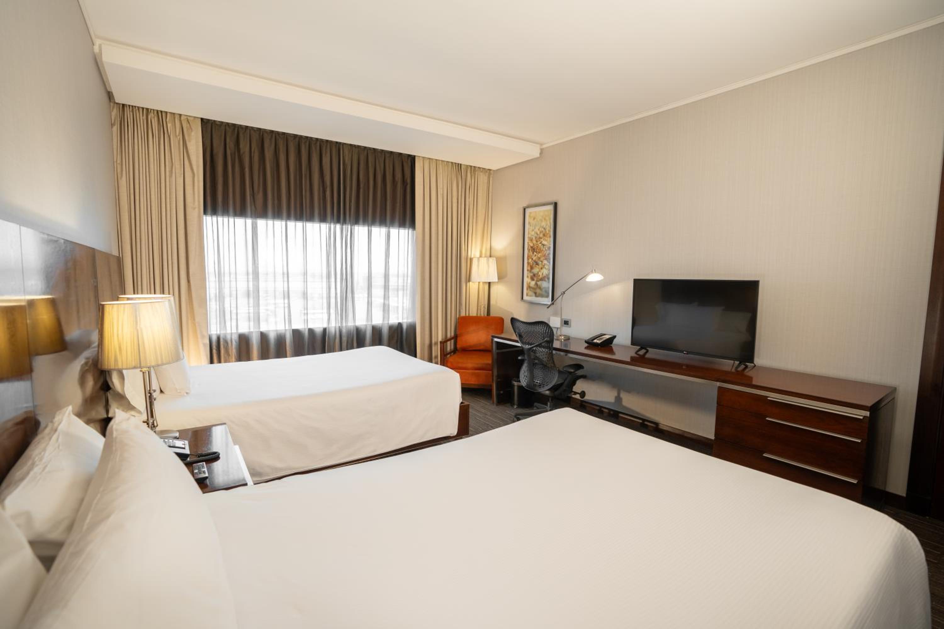 Double Room with Two Double Beds - Photo 10
