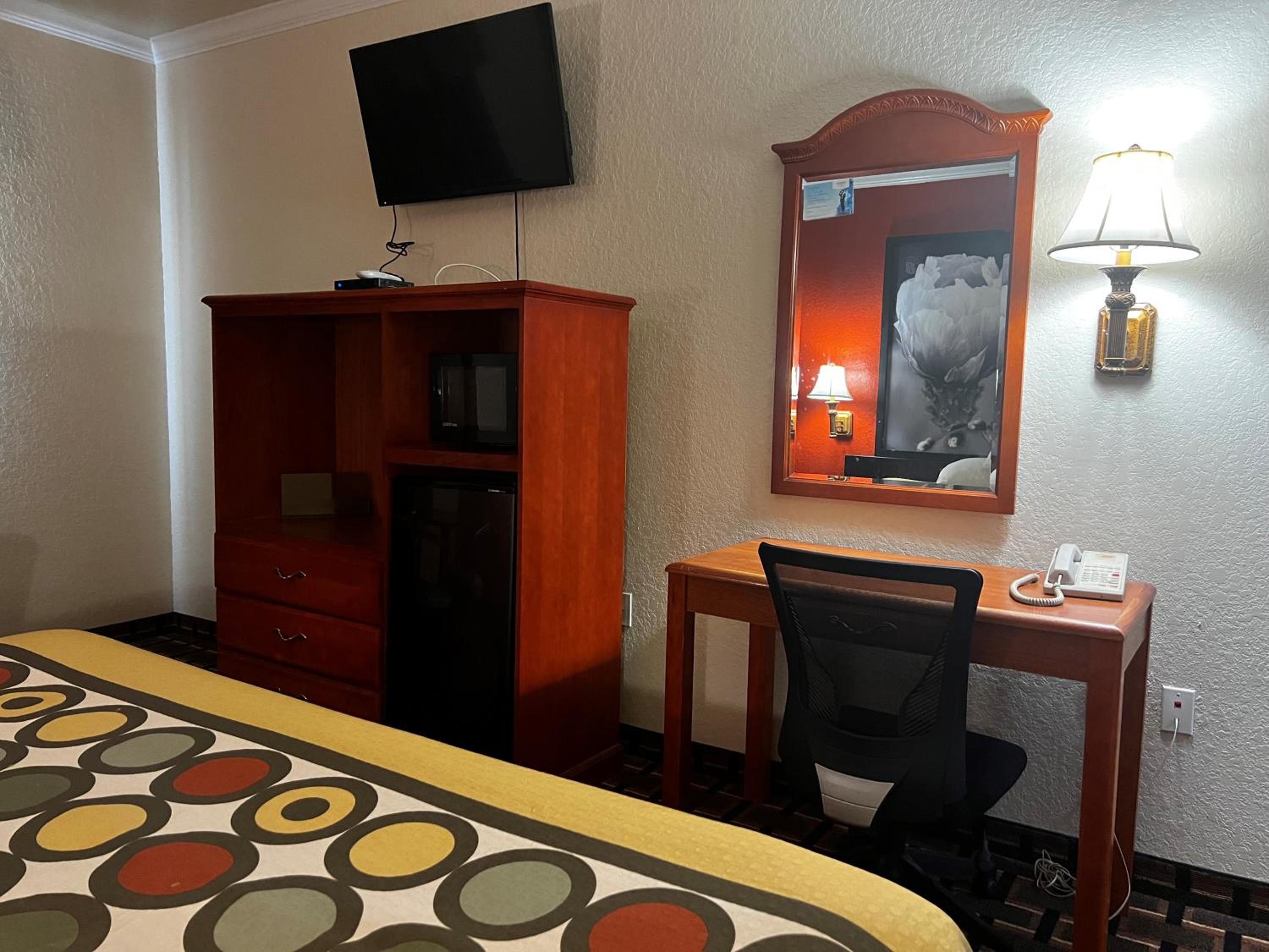 King Room - Non-Smoking - Photo 3
