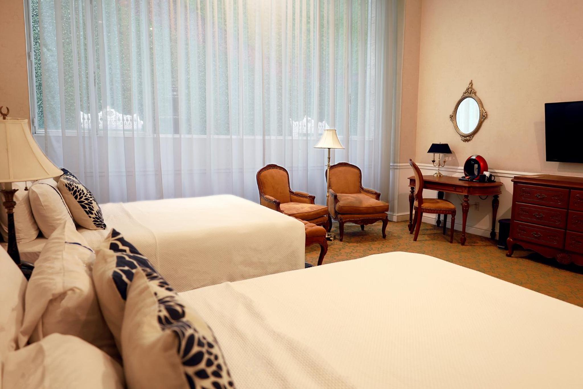 Deluxe Double Room - Photo 8