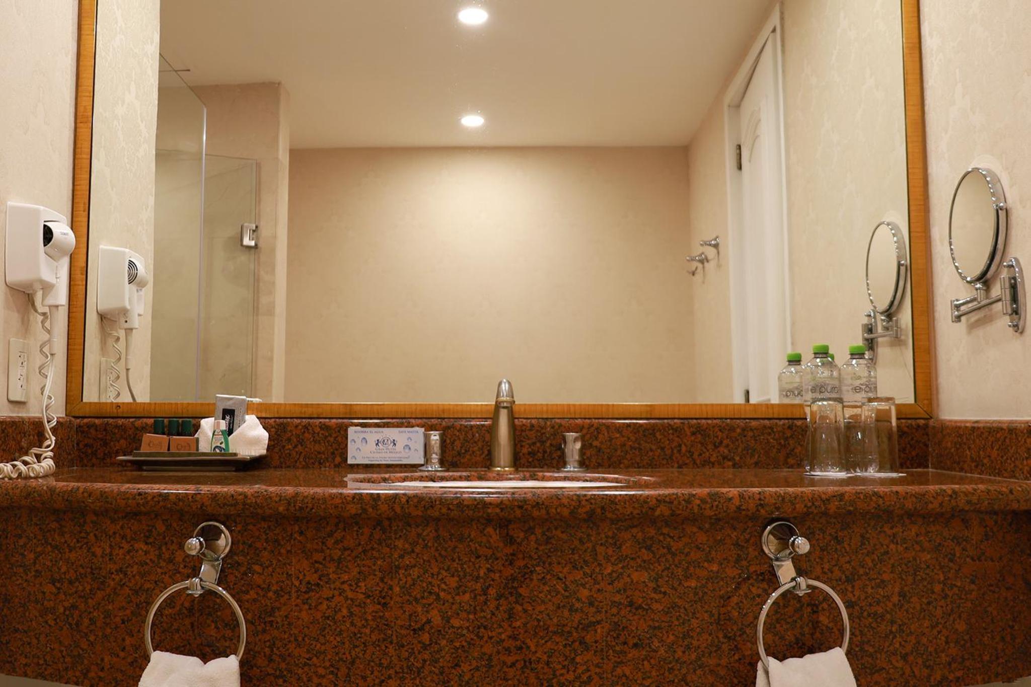 Deluxe Double Room - Photo 9