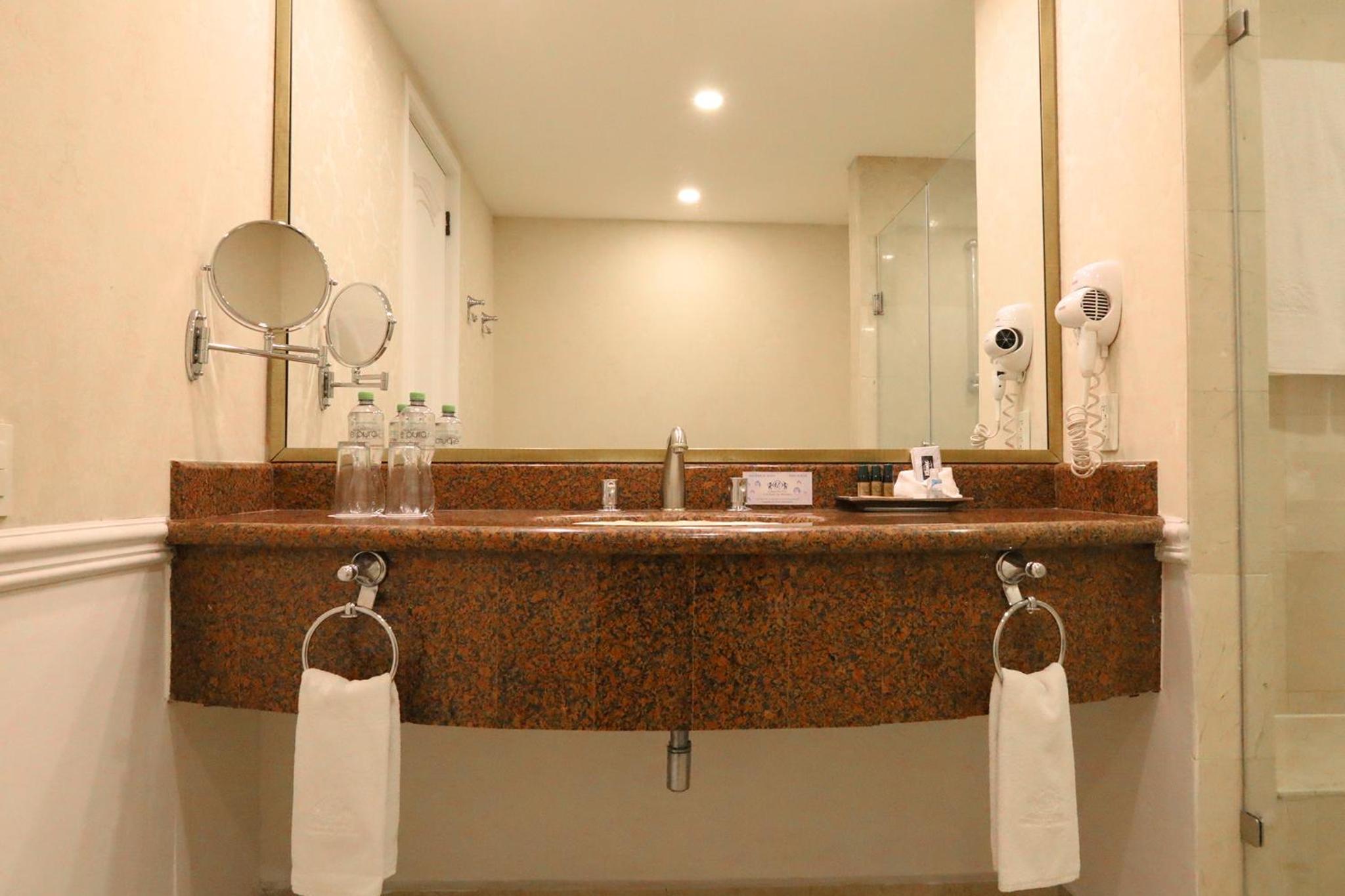 Deluxe Double Room - Photo 10