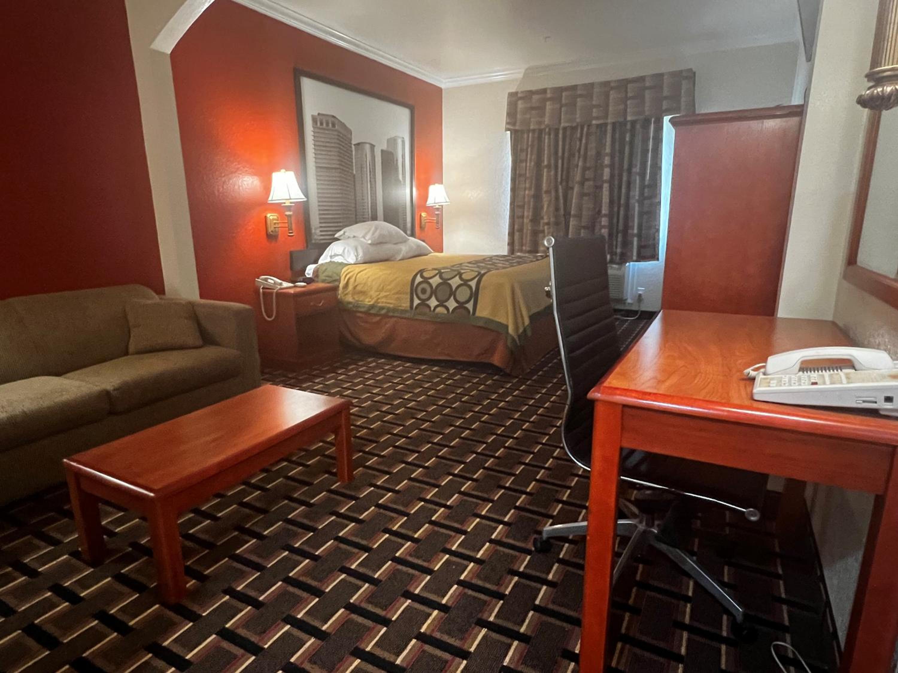 1 King Bed, Studio Suite, Non-Smoking - Photo 1