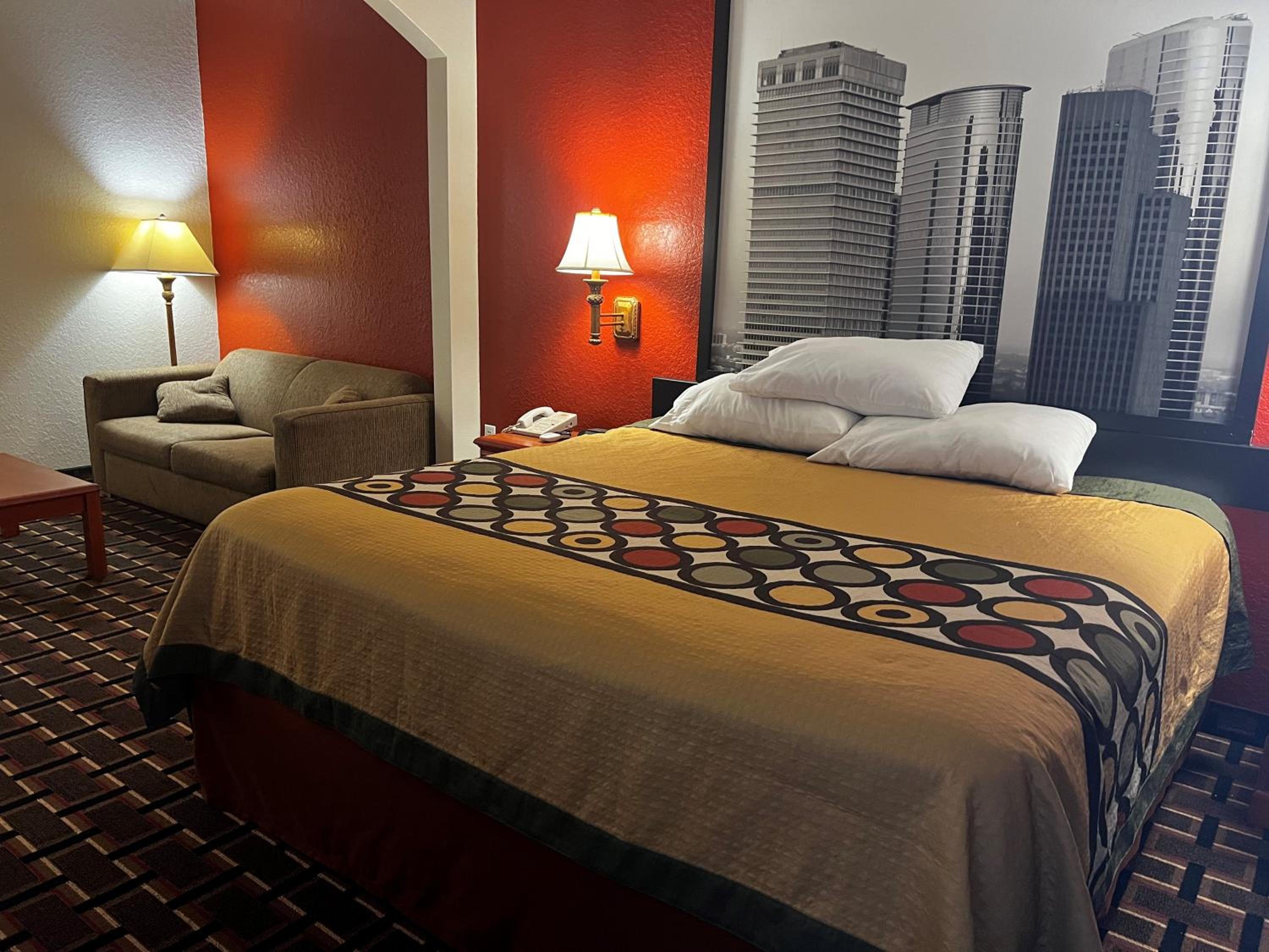 1 King Bed, Studio Suite, Non-Smoking - Photo 4
