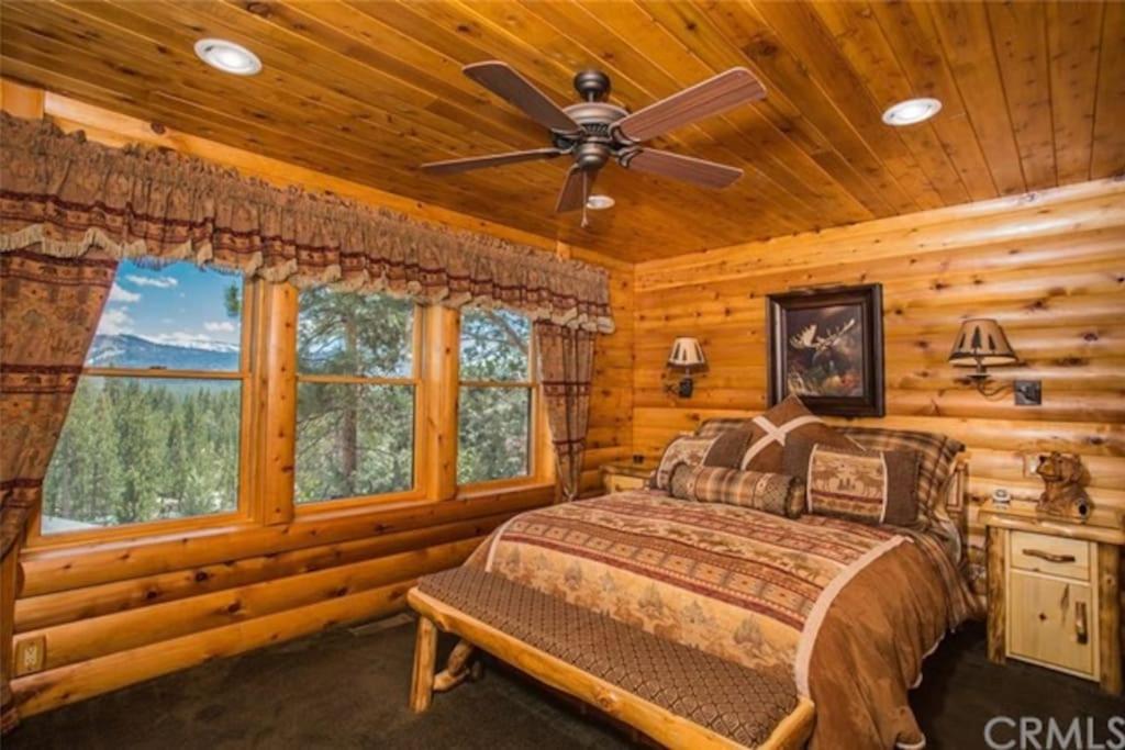 Three-Bedroom House - Photo 35