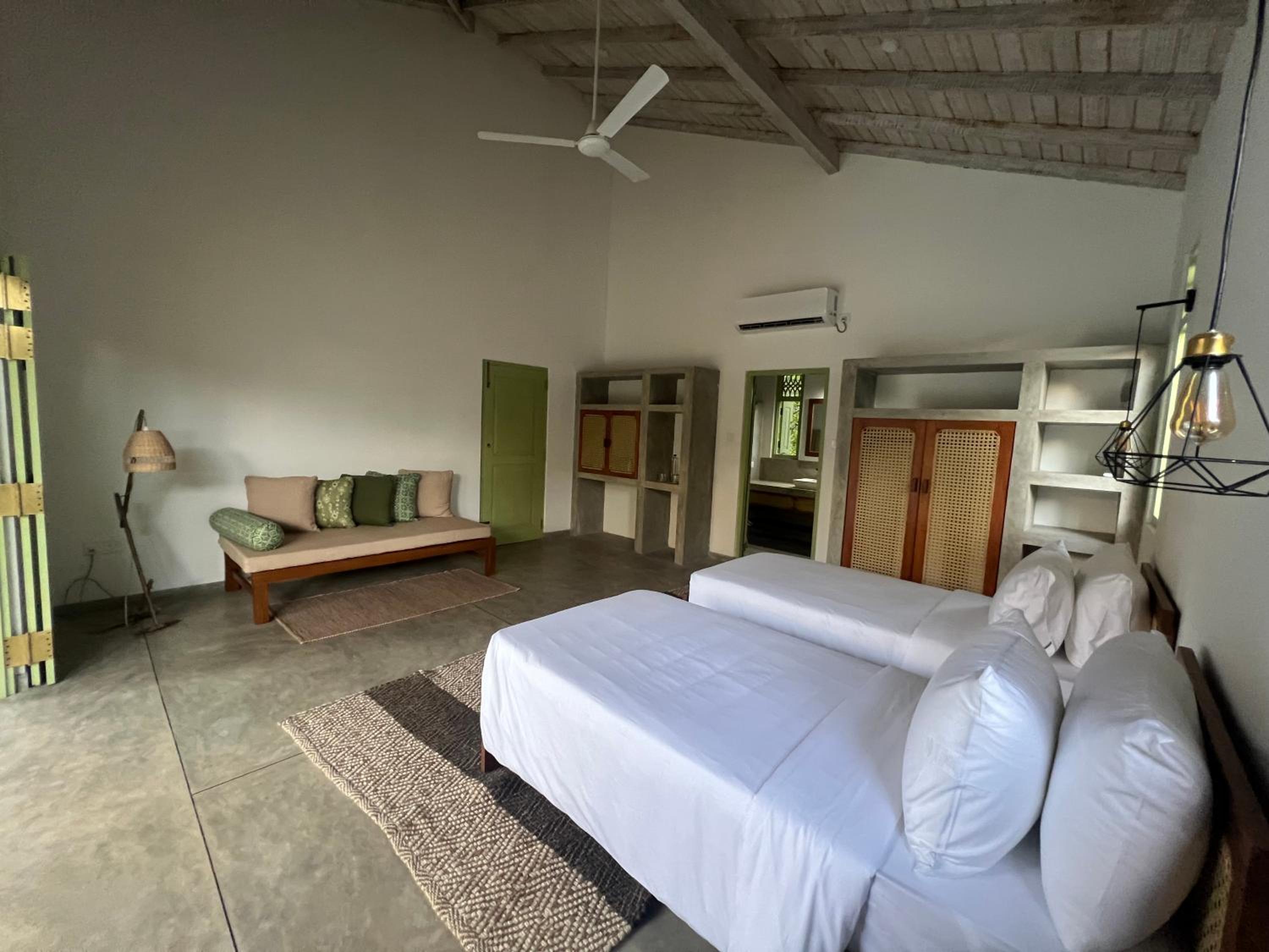 Deluxe Double or Twin Room with Pool View photo 3