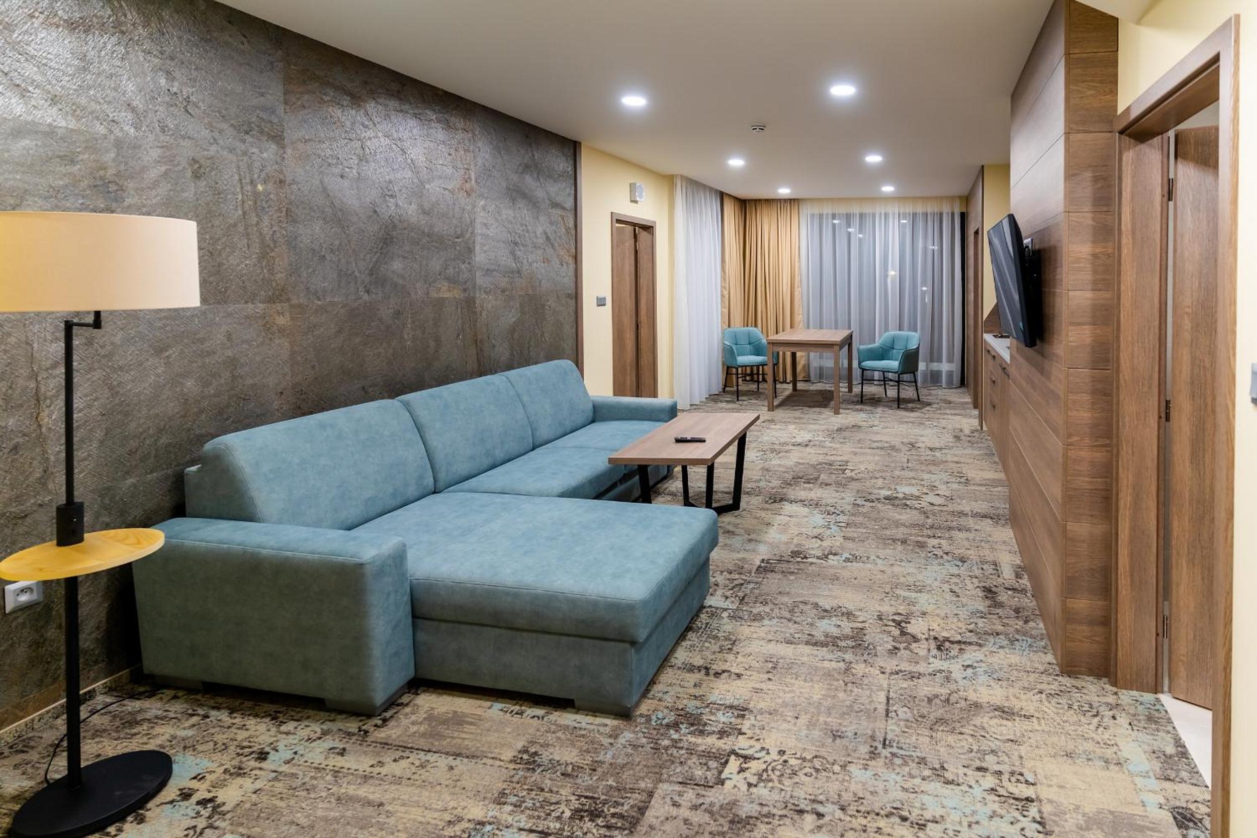 Two-Bedroom Family Apartment with Mountain View photo 2