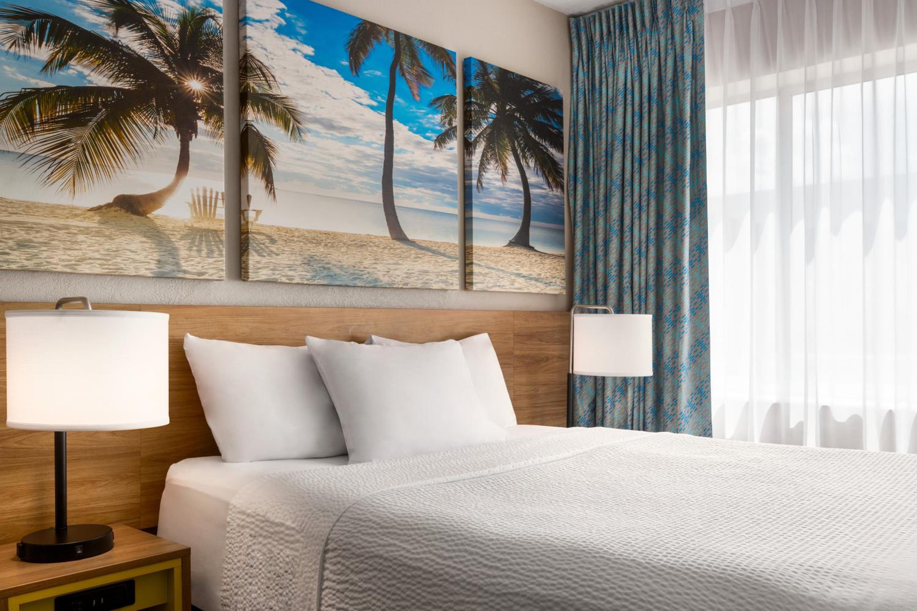 Days Inn by Wyndham Miami Airport North — photo 65