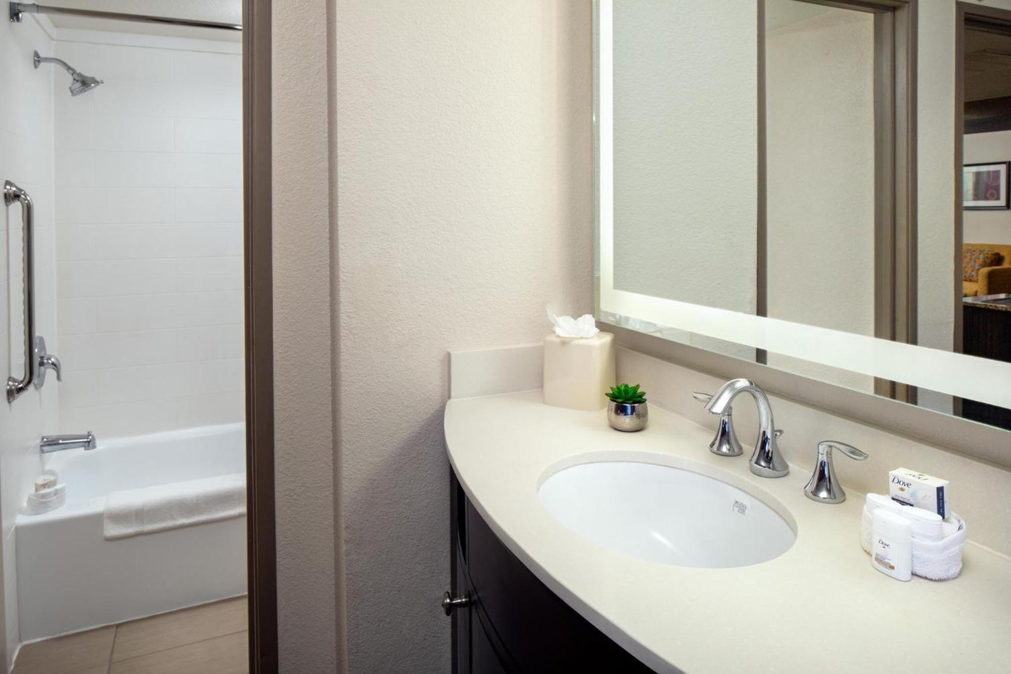 Standard Suite - Photo 2