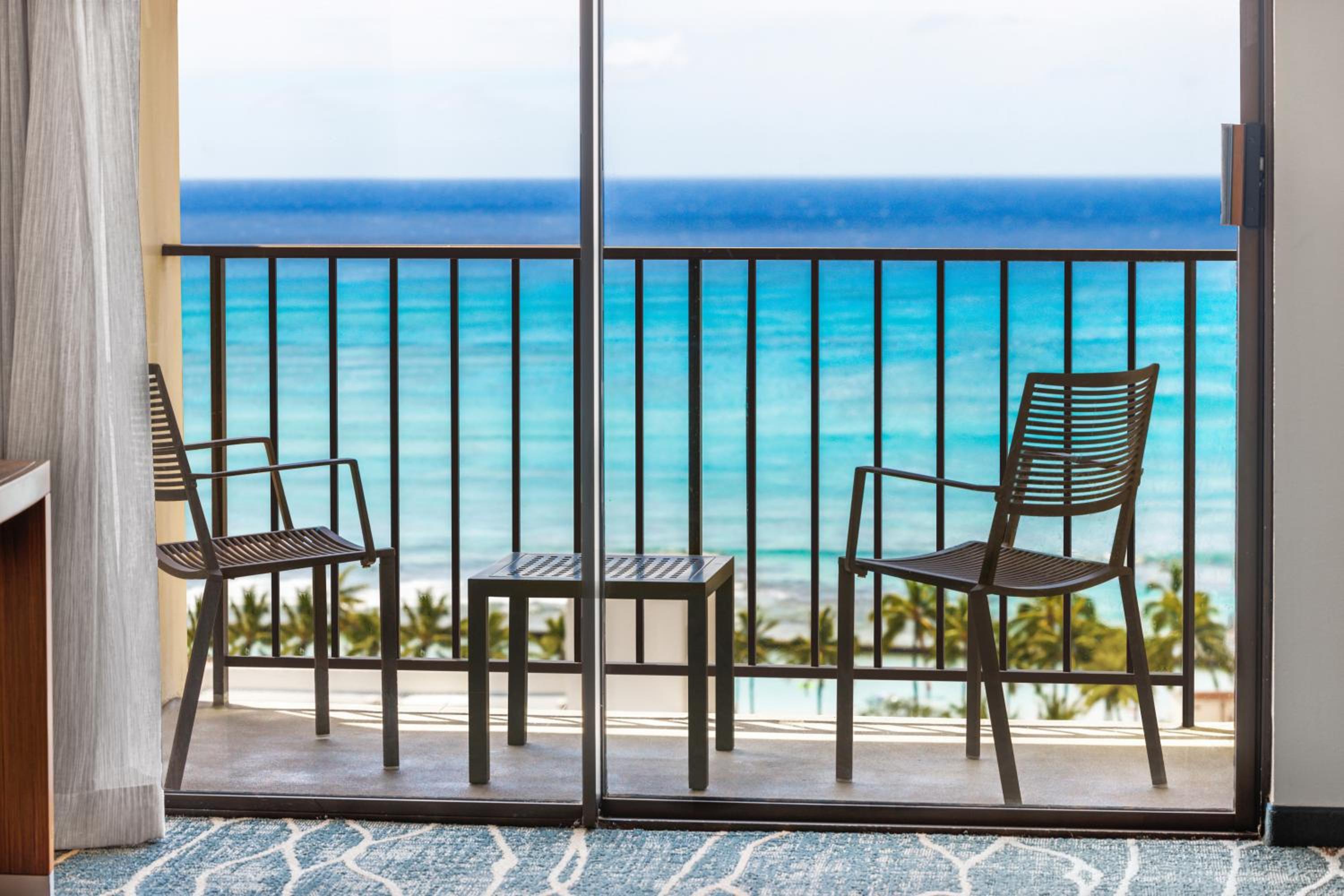 Queen Room with Two Queen Beds with Sofa Bed and Ocean View, photo 6