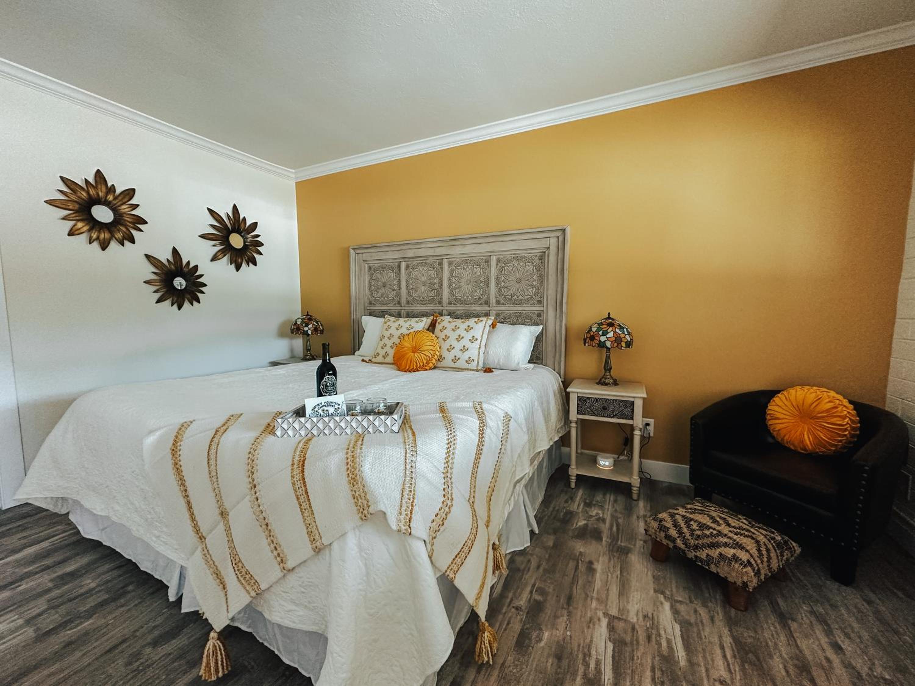 Standard King Room photo 1