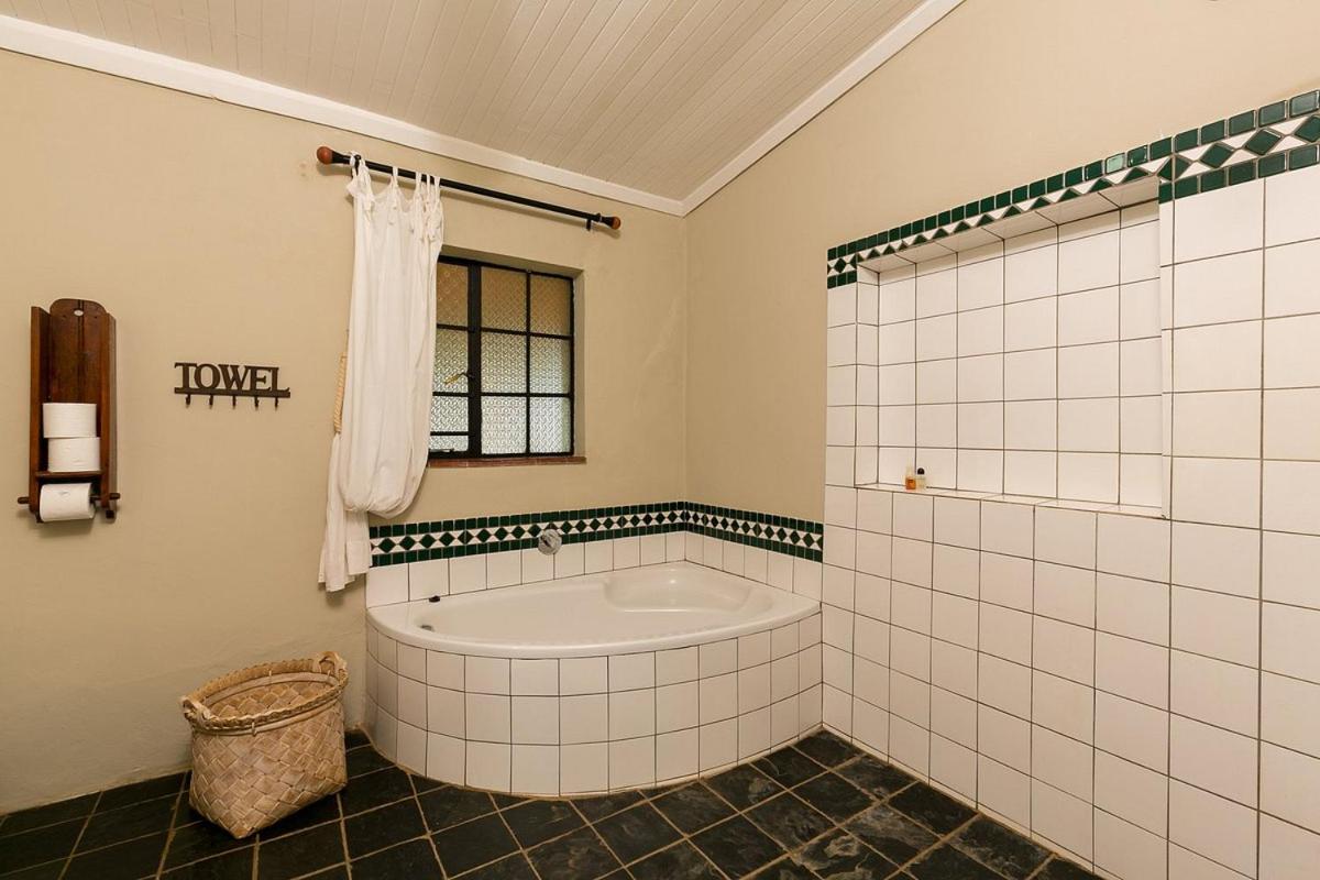 Family Suite with Balcony - Photo 3