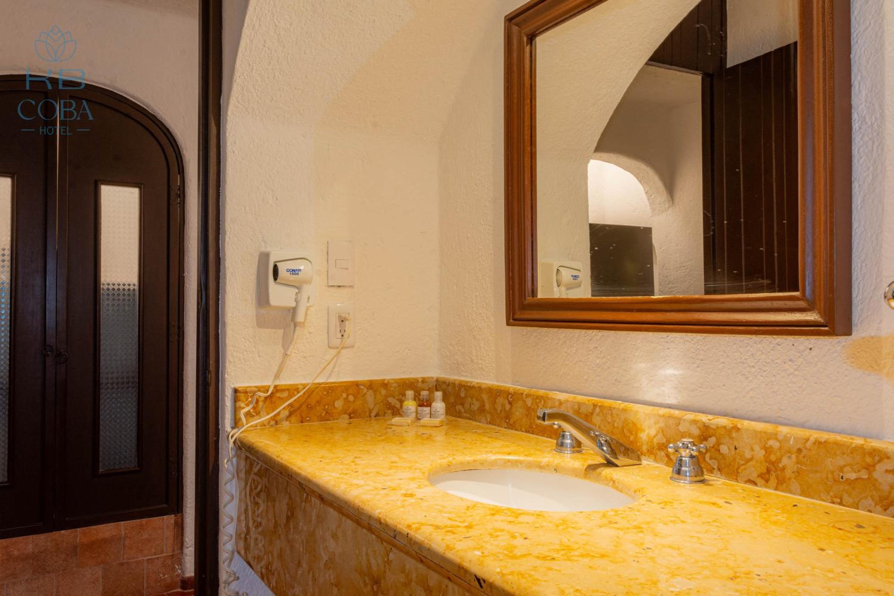 Superior Suite - Photo 10