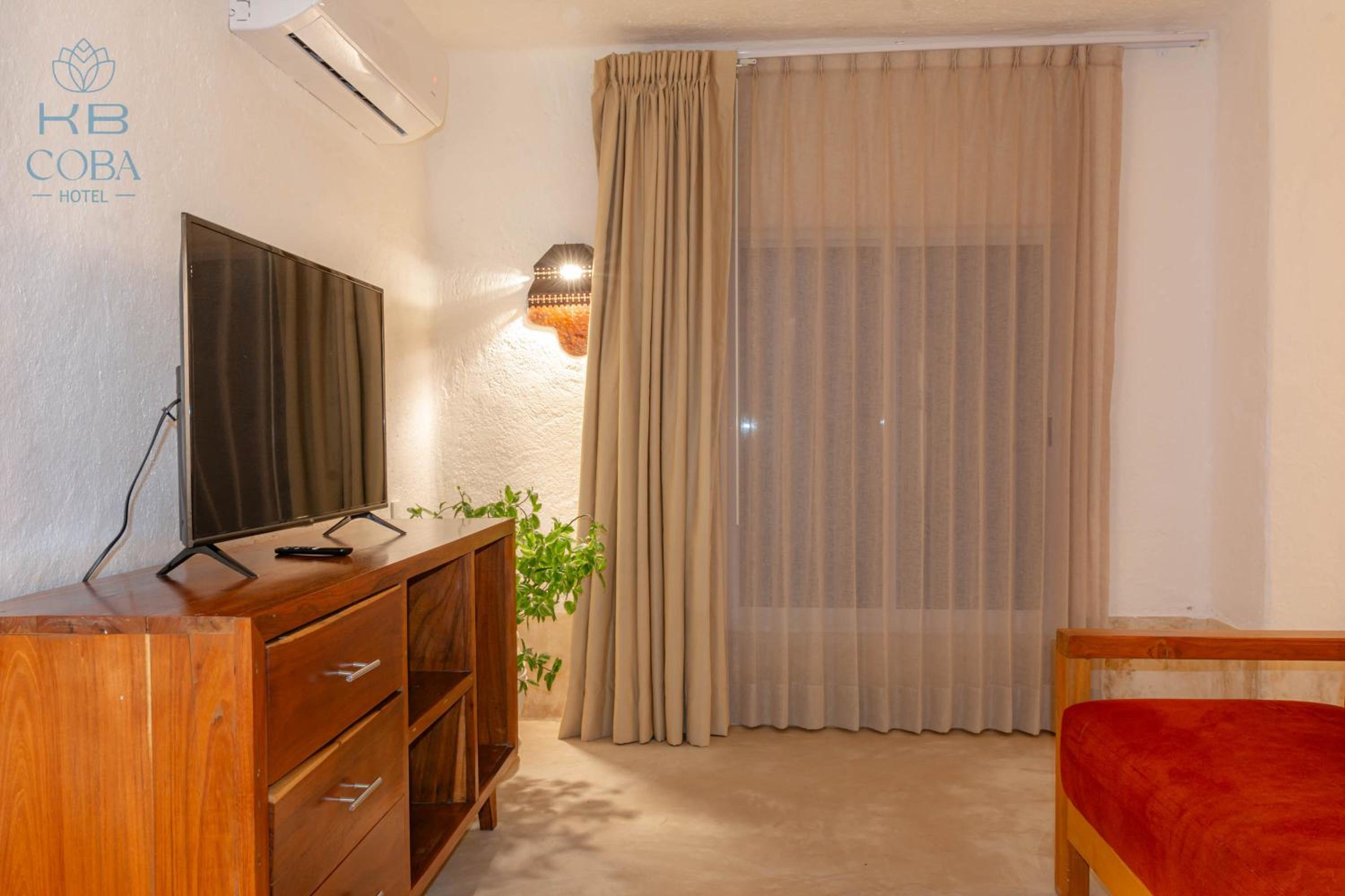 Superior Suite - Photo 13