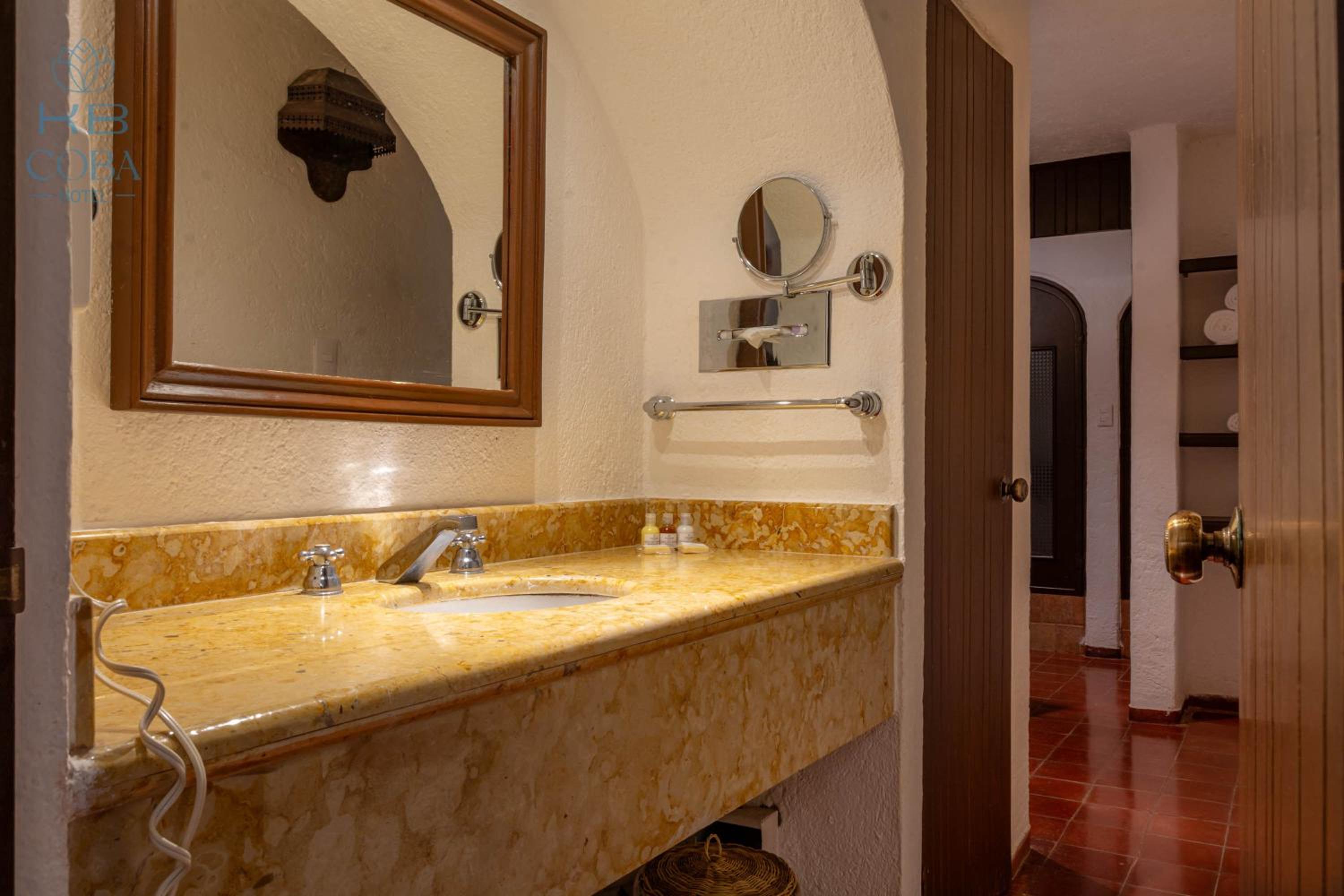 Superior Suite - Photo 9