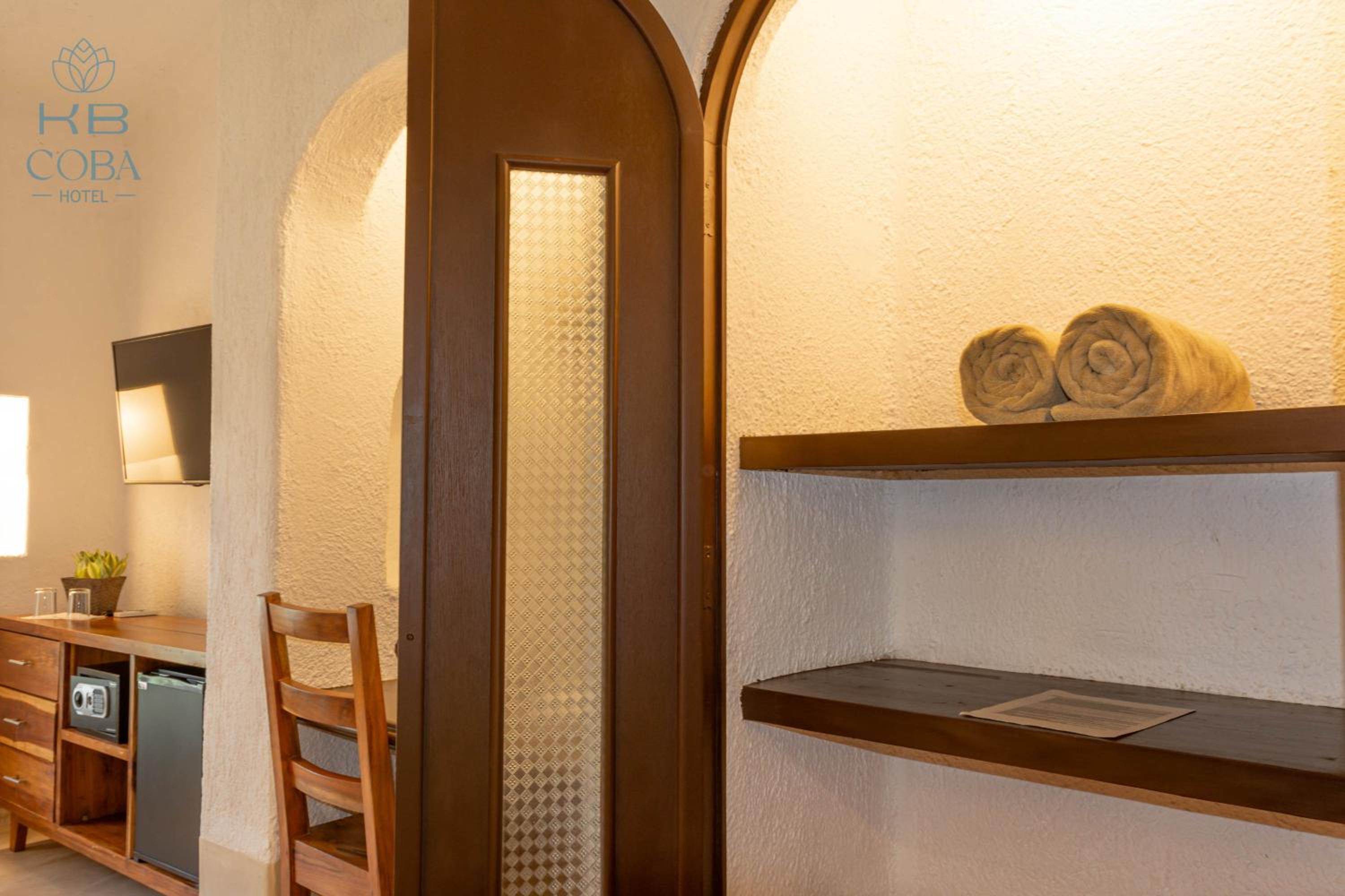 Deluxe King Room - Photo 5