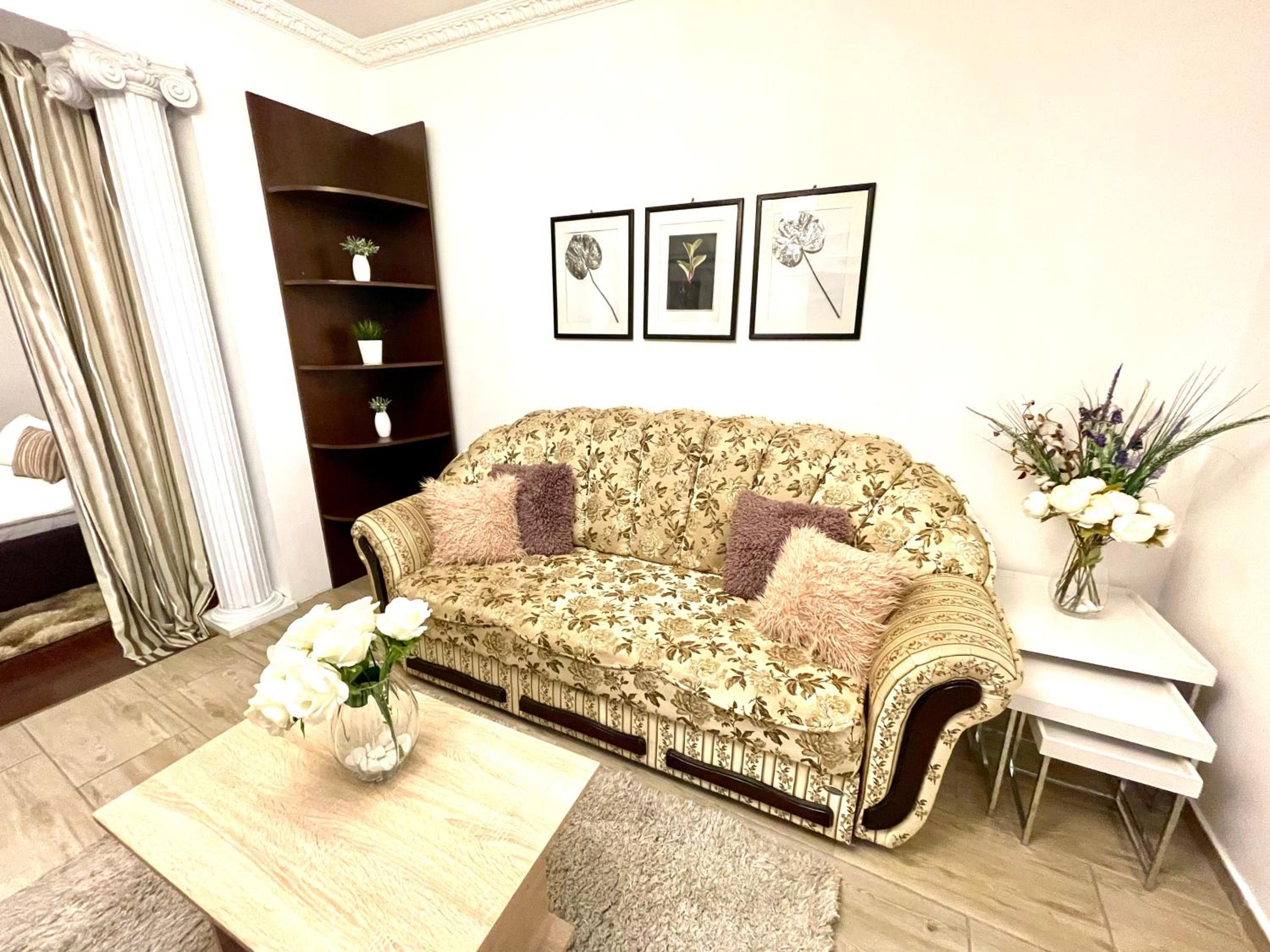 One-Bedroom Apartment - Photo 1