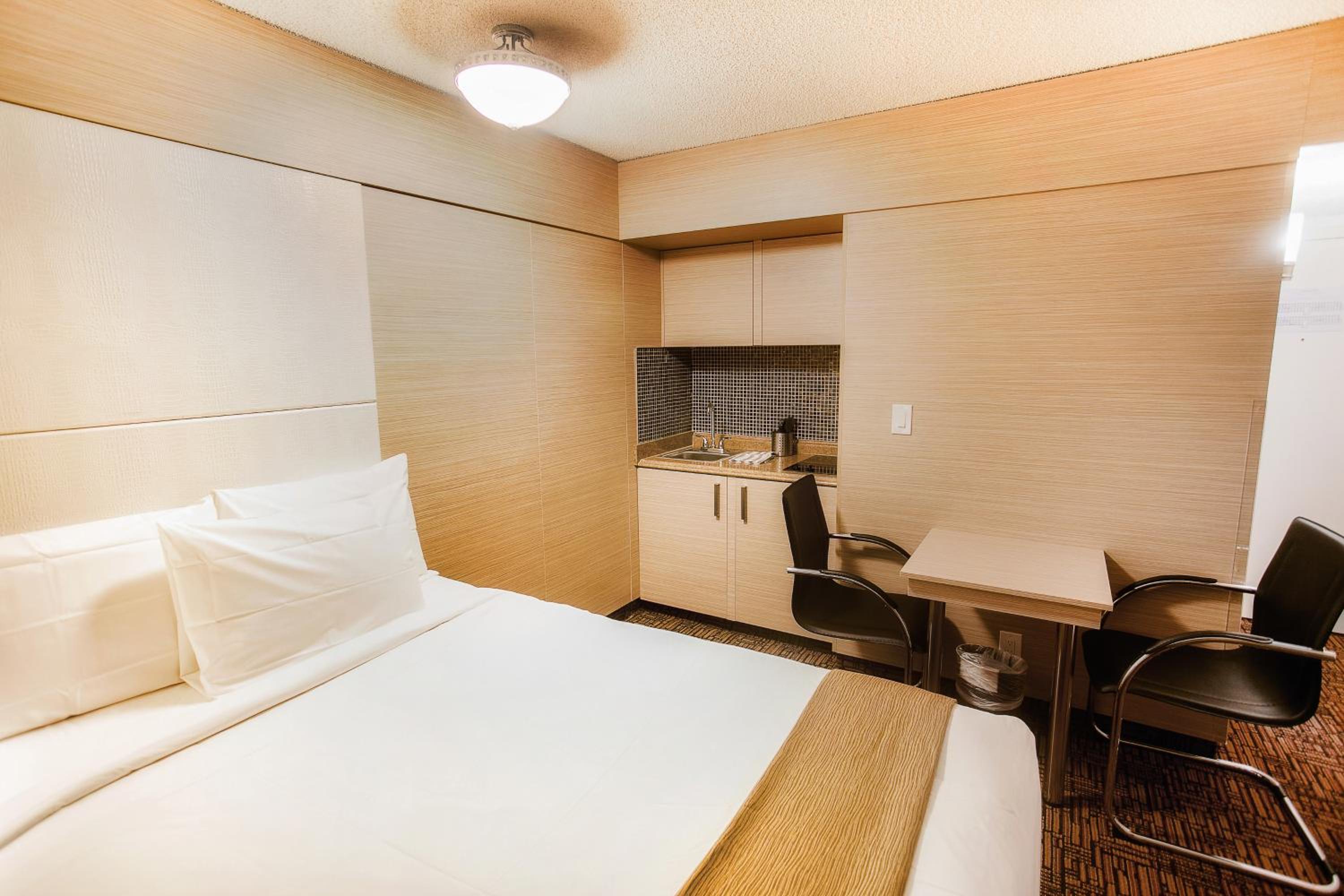 Deluxe Room with Two Beds with Kitchenette photo 2