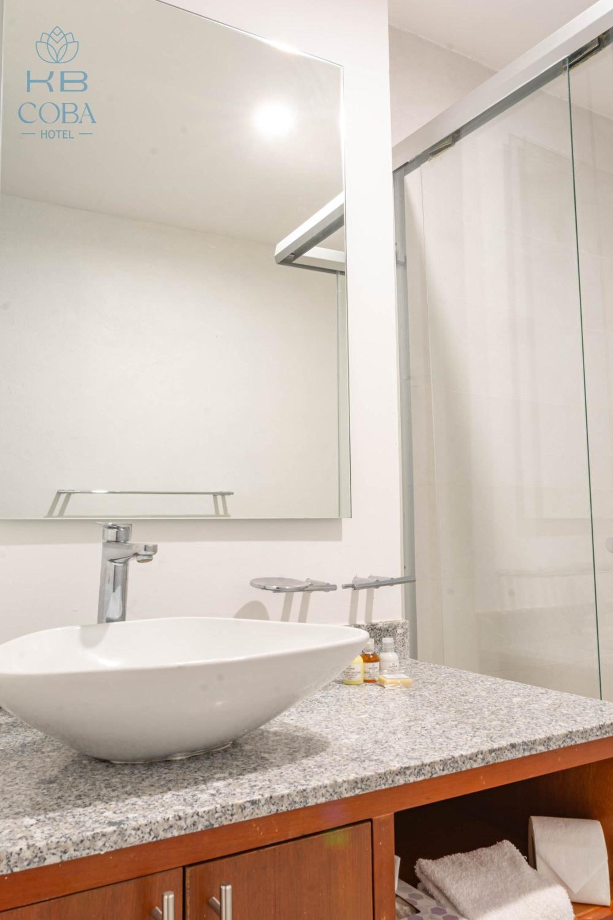 Junior Suite with Canal View - Photo 7