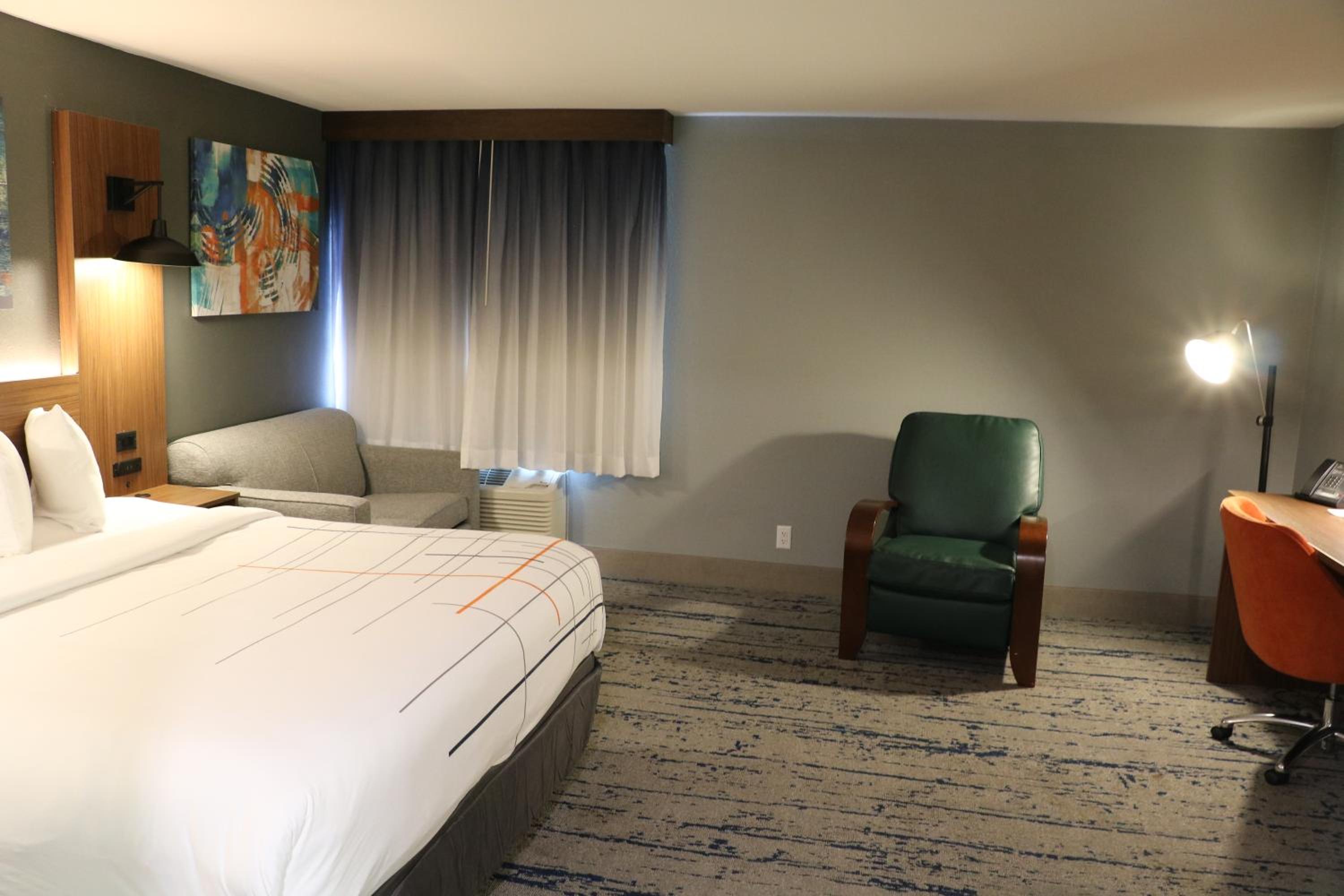 Executive King Room - Photo 2
