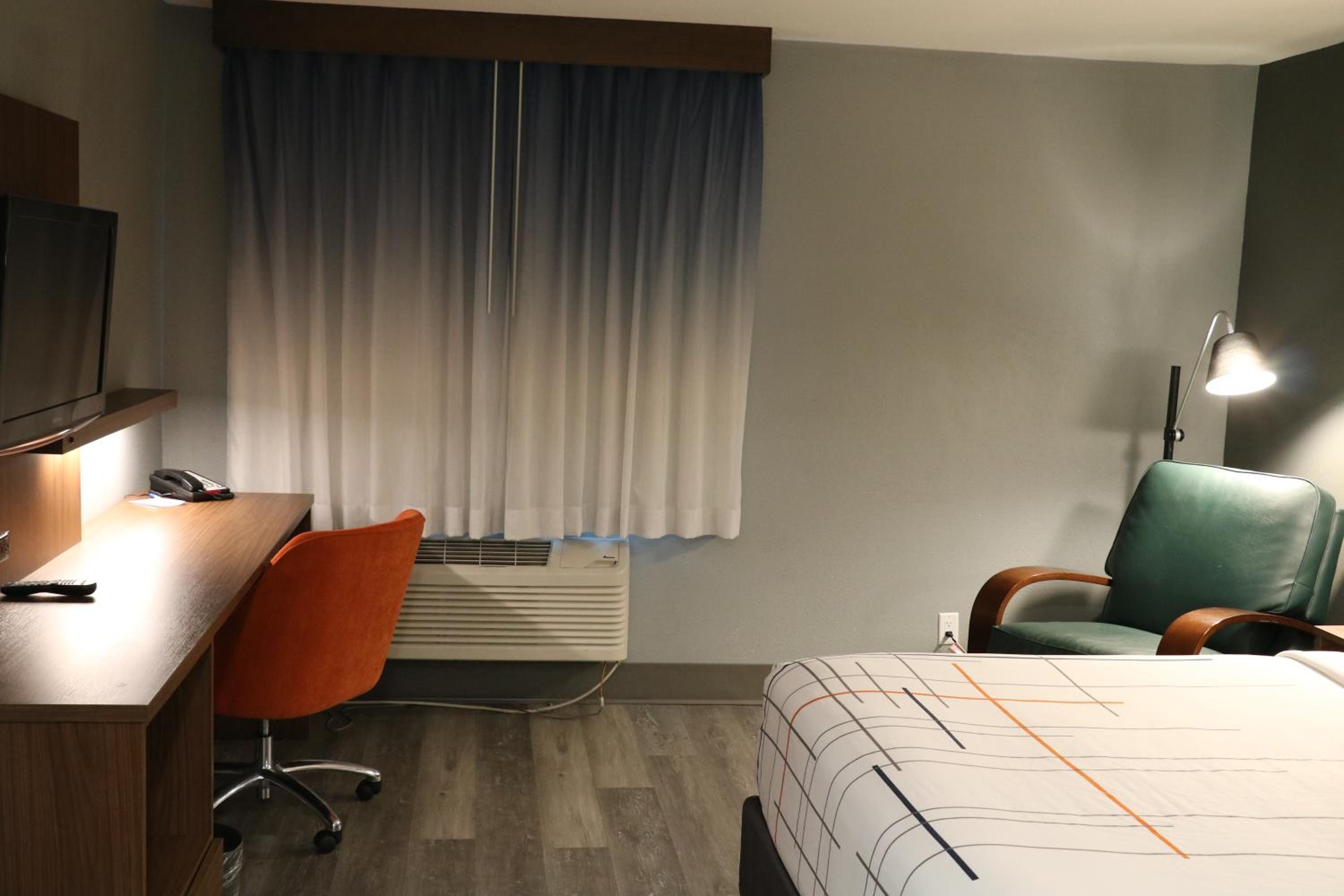 King Room - Pet Friendly/Non-Smoking - Photo 2