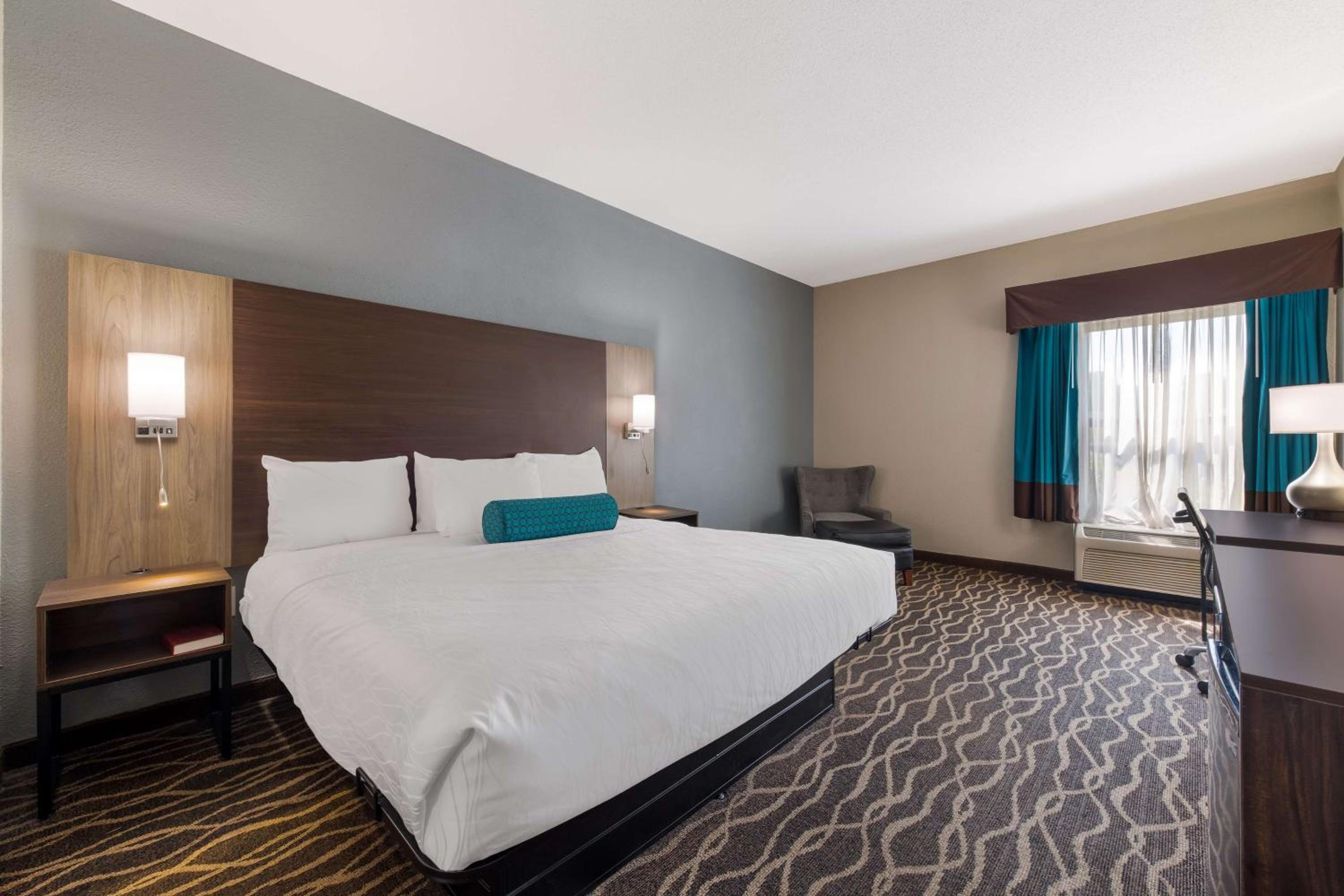 King Room - Non-Smoking - Photo 1