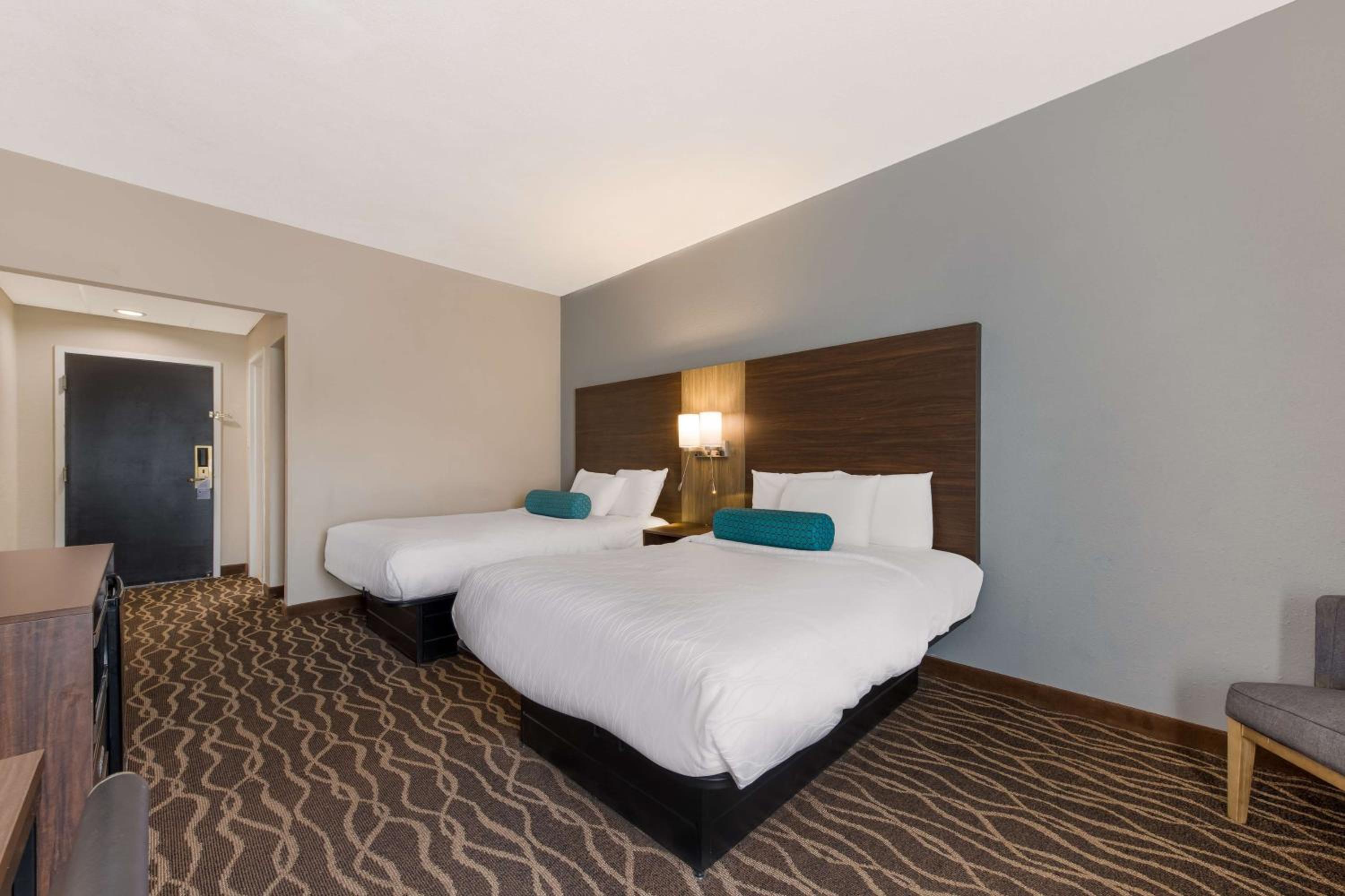 Double Room with Two Double Beds - Photo 2