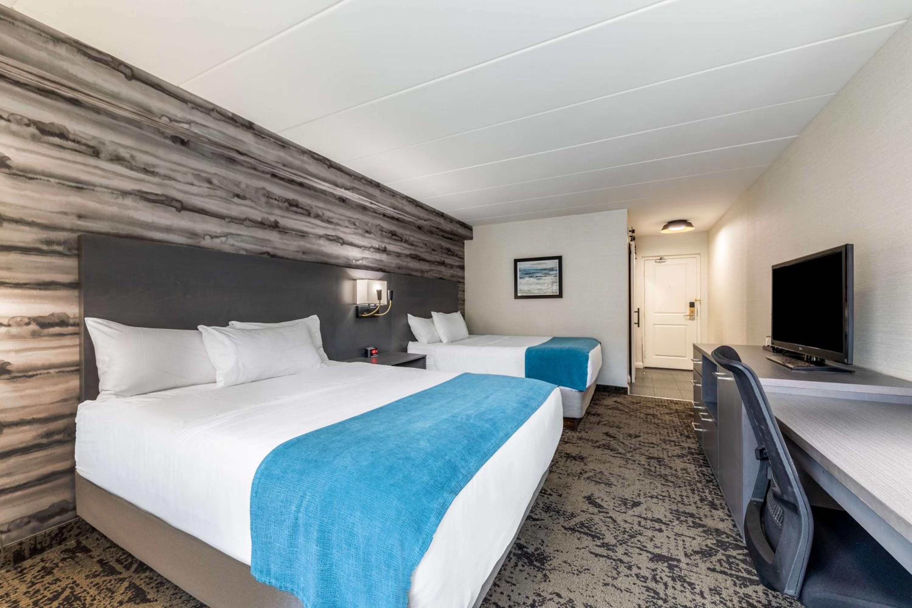 Queen Room with Two Queen Beds - Photo 1