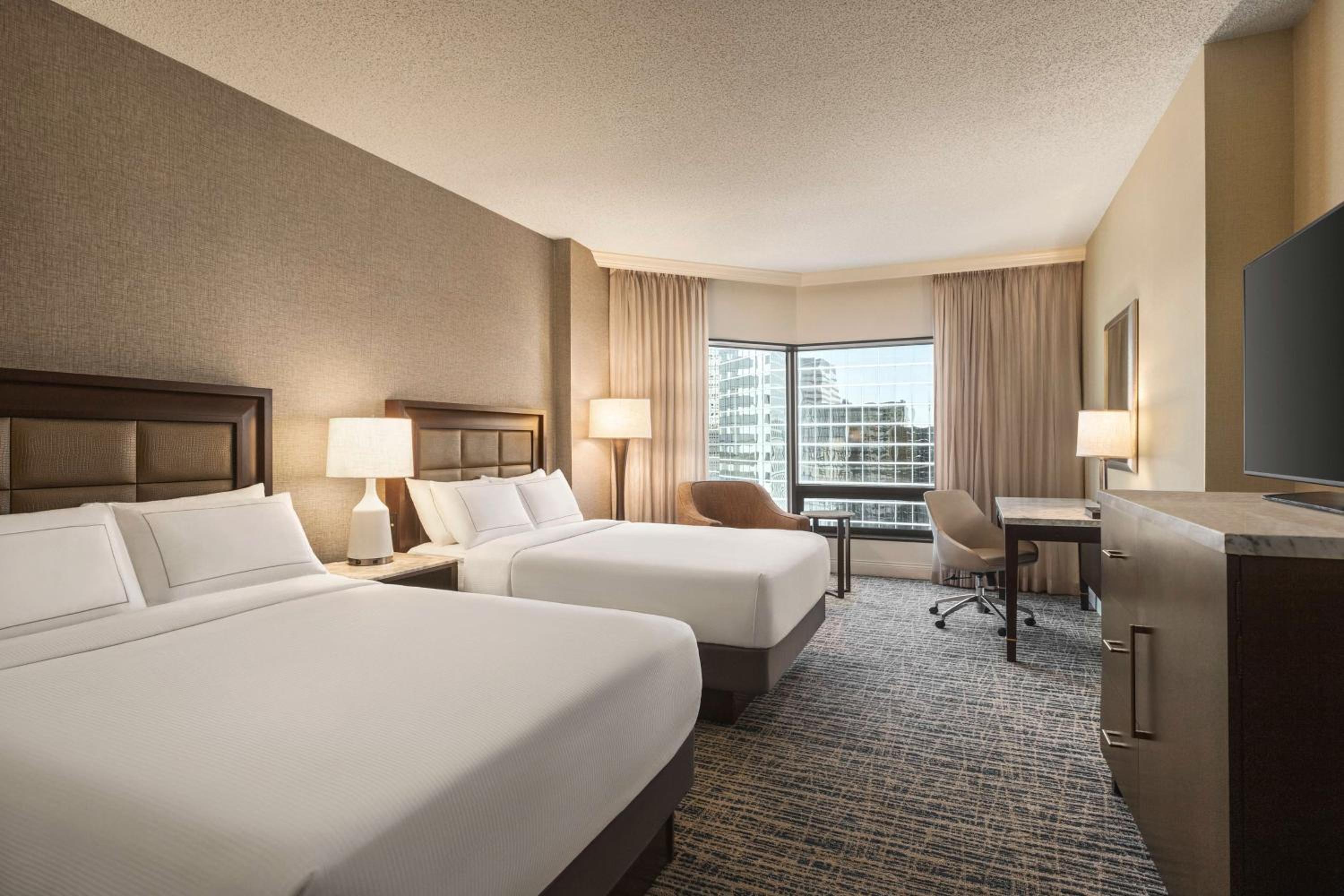 Double Room with Two Double Beds and City View  - Photo 4