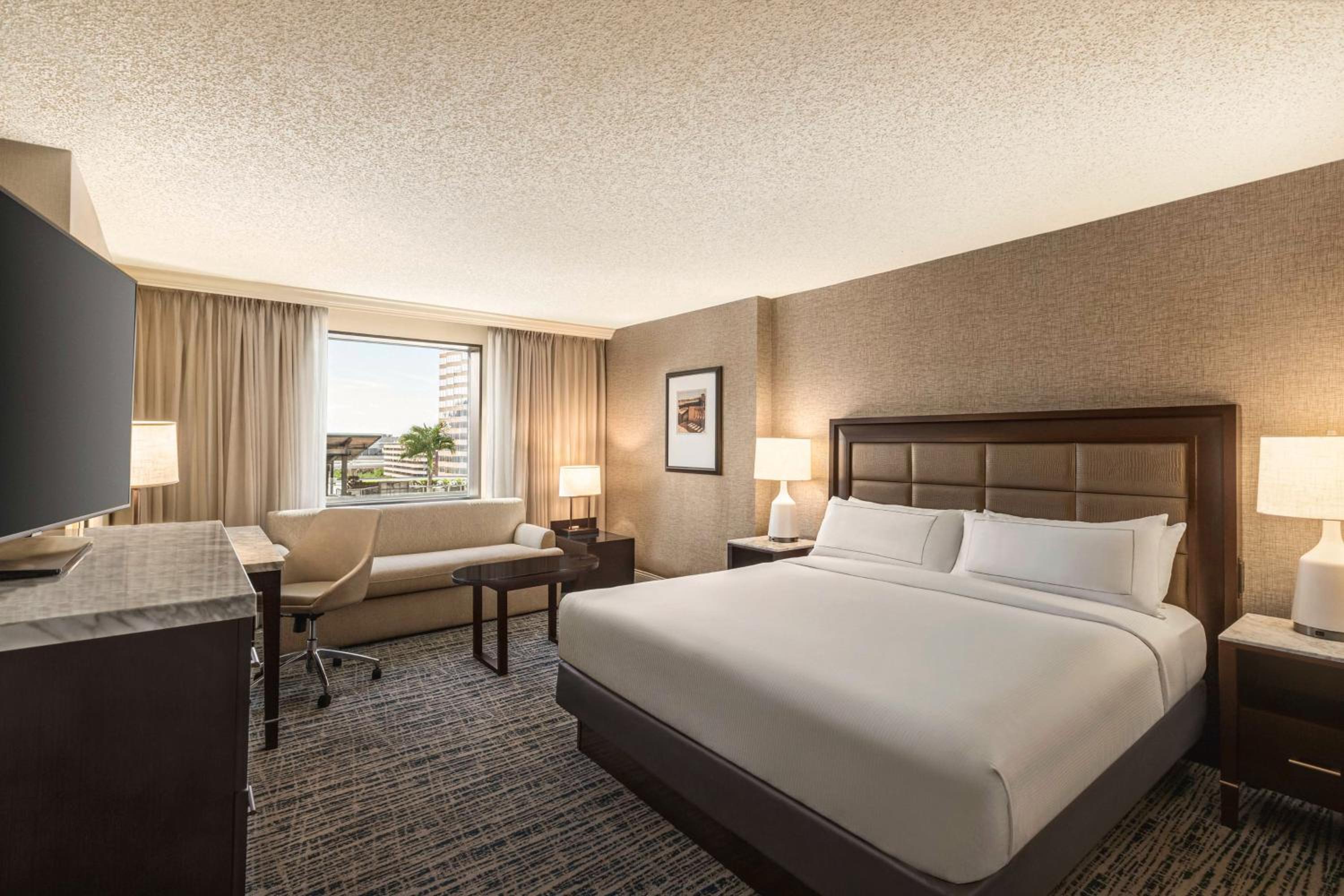 King Room with Pool View - Photo 2