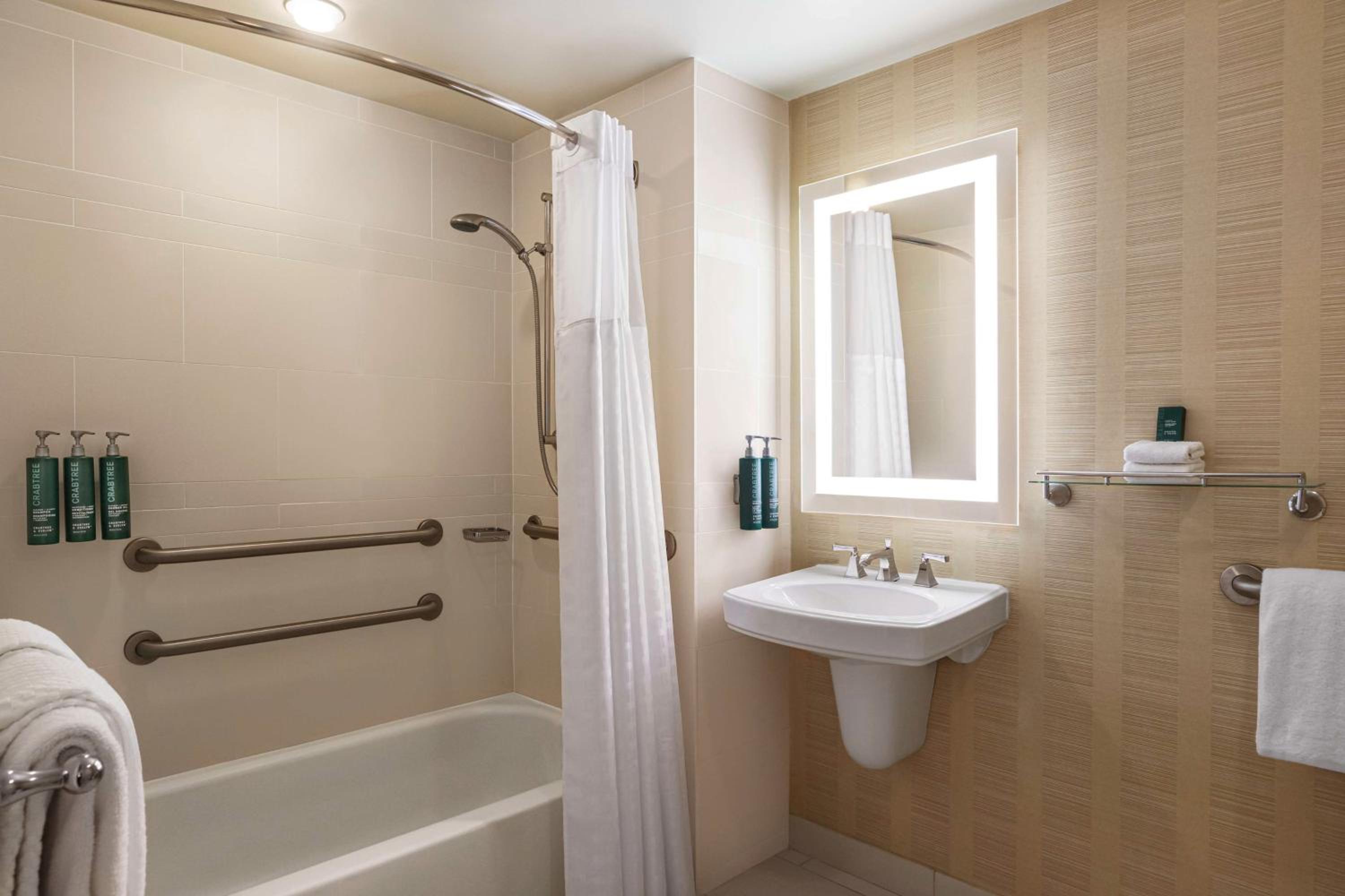 King Room with Tub - Mobility and Hearing Access - Photo 6