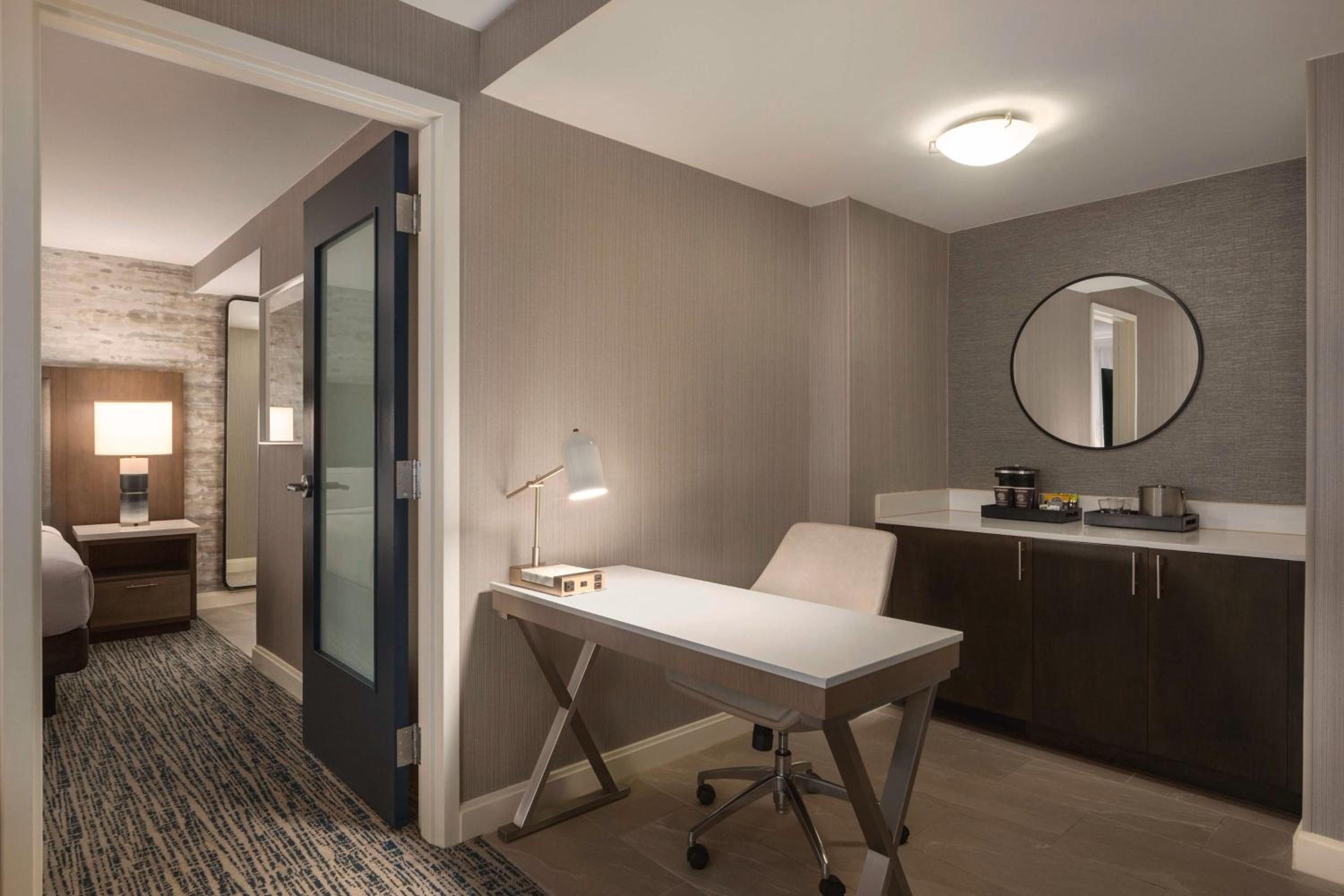 KING ONE BEDROOM SUITE - Photo 3